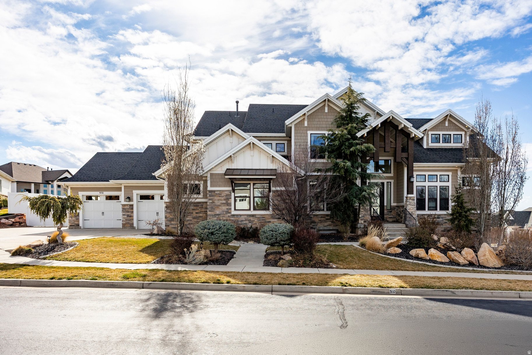 EAGLEPOINTE ESTATES - Residential
