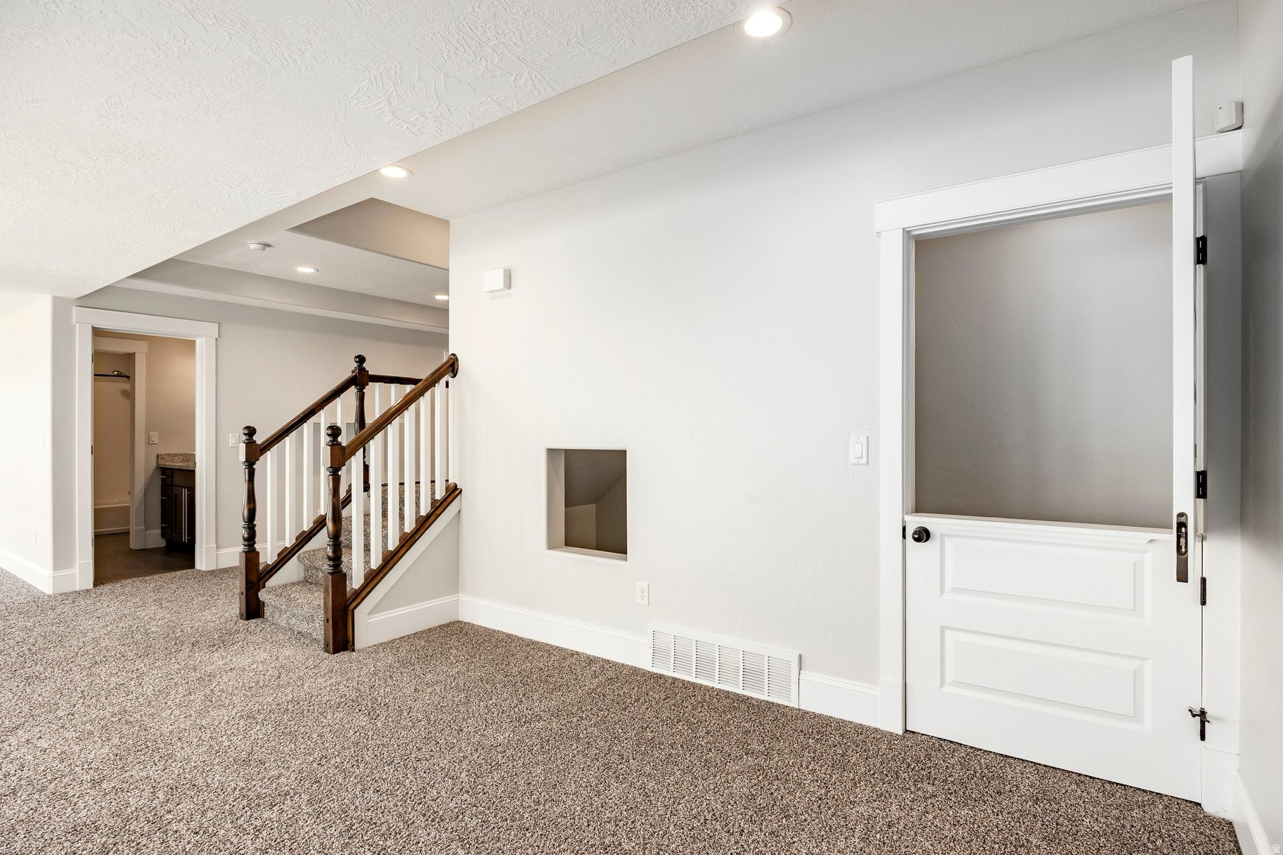 EAGLEPOINTE ESTATES - Residential