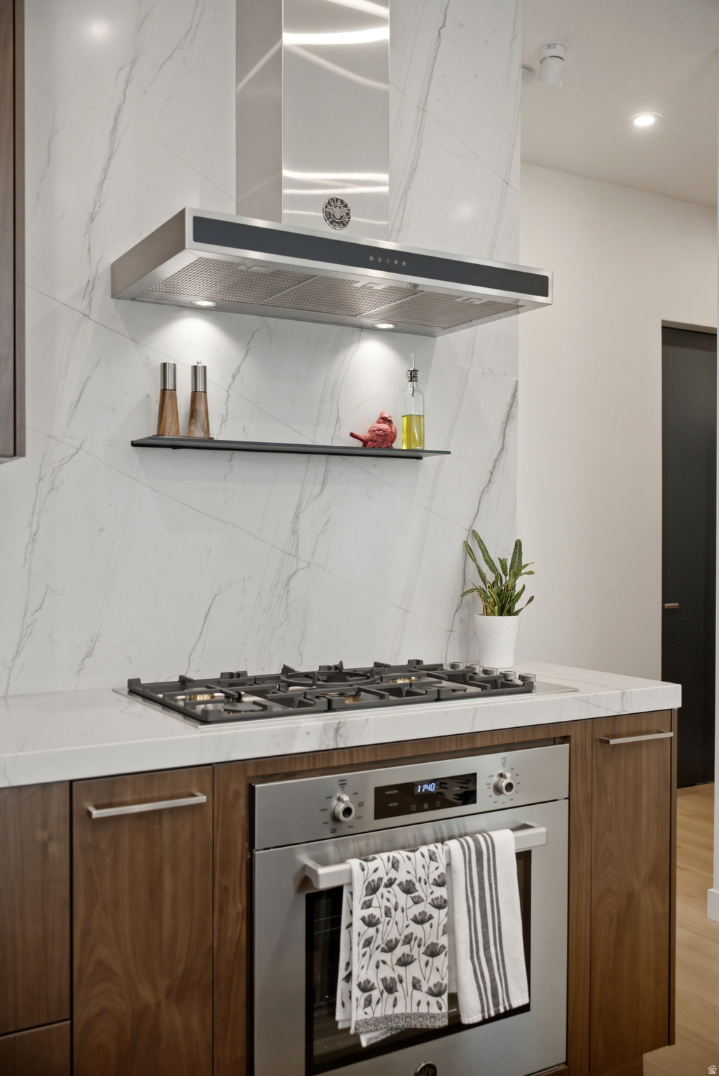 HAMPTONS - Residential Lease