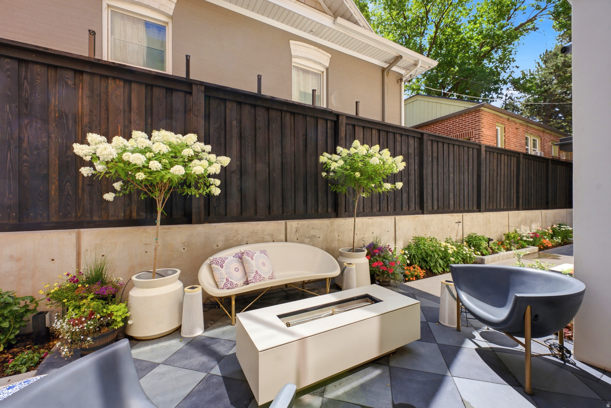 HAMPTONS - Residential Lease
