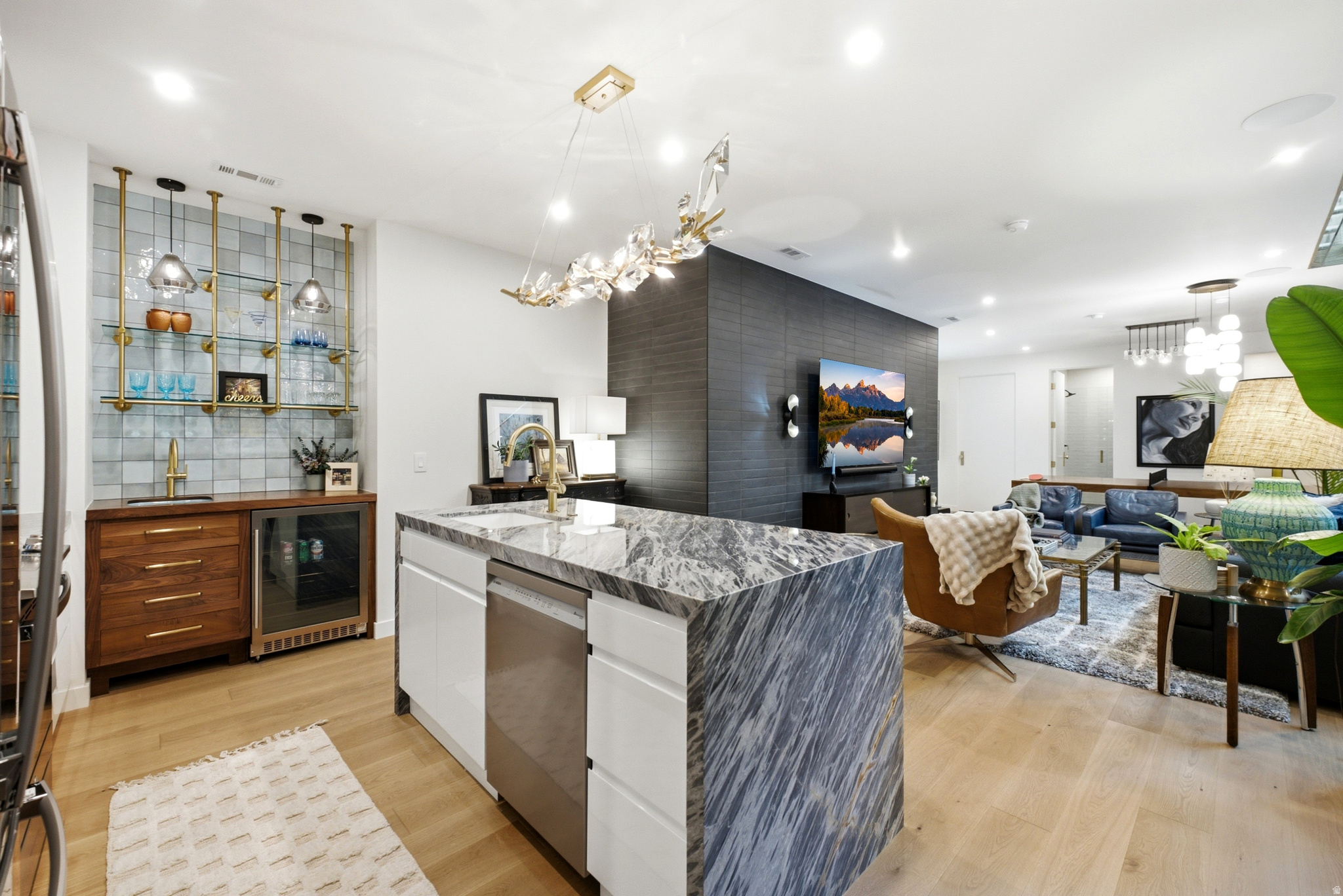 HAMPTONS - Residential Lease