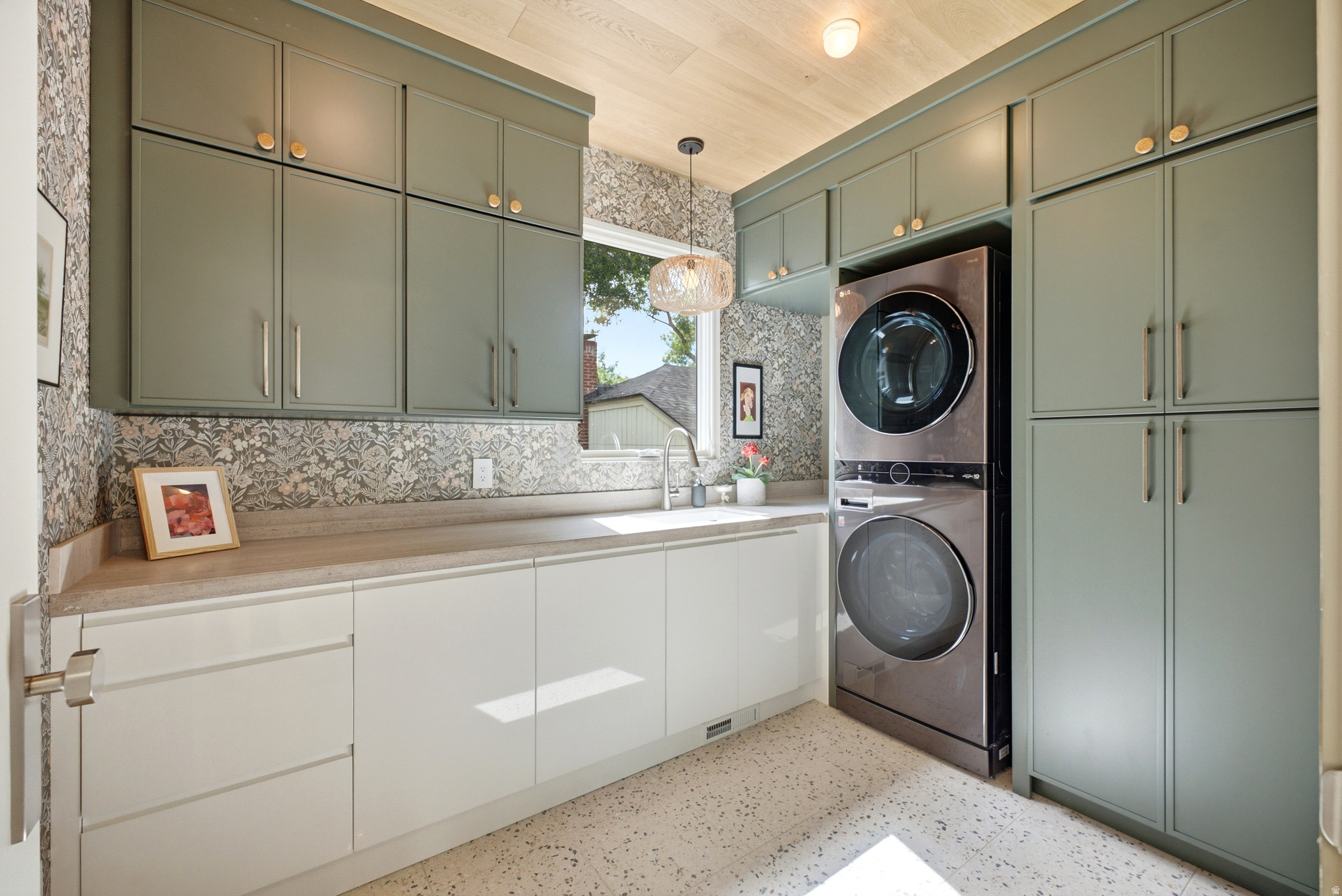 HAMPTONS - Residential Lease