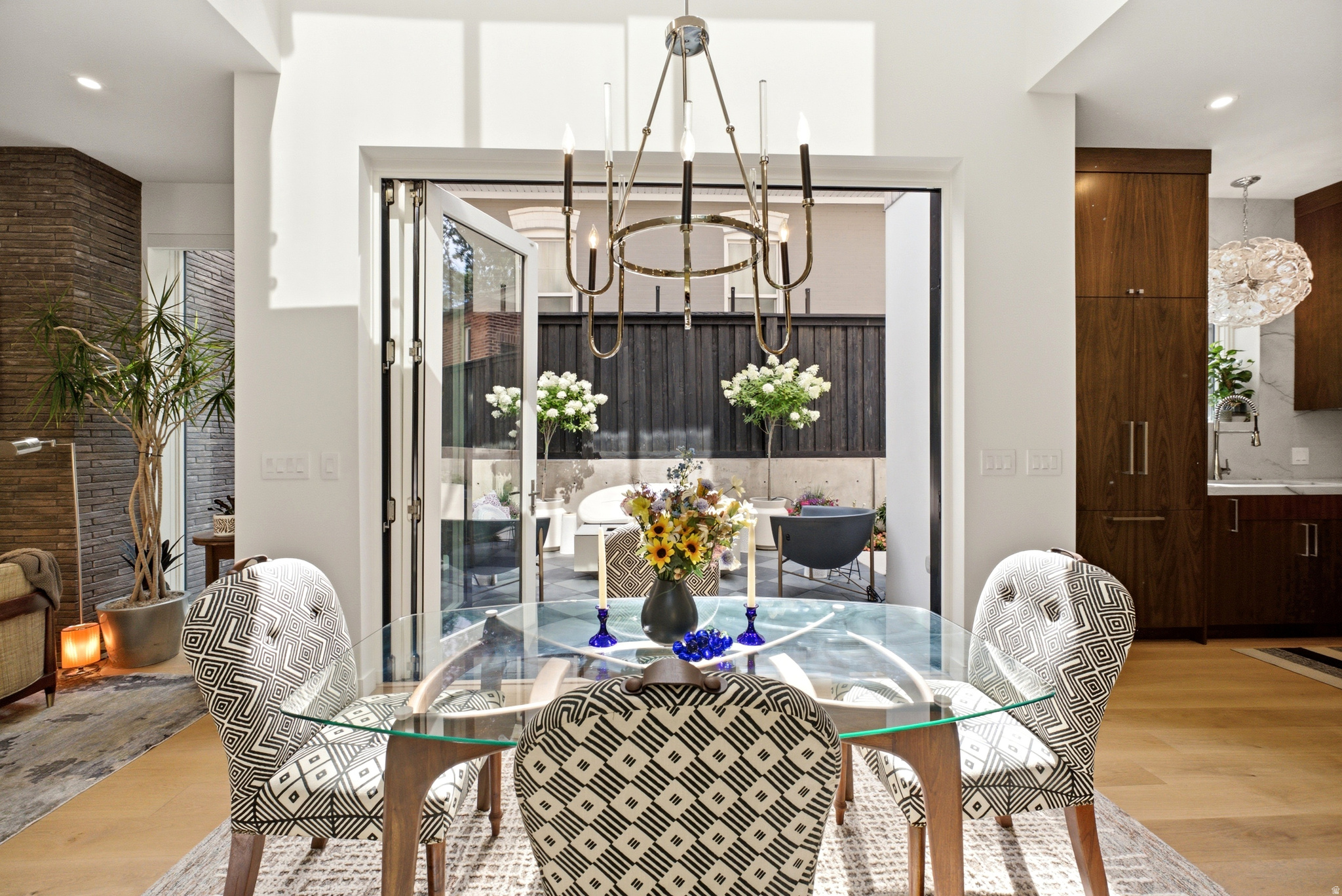 HAMPTONS - Residential Lease