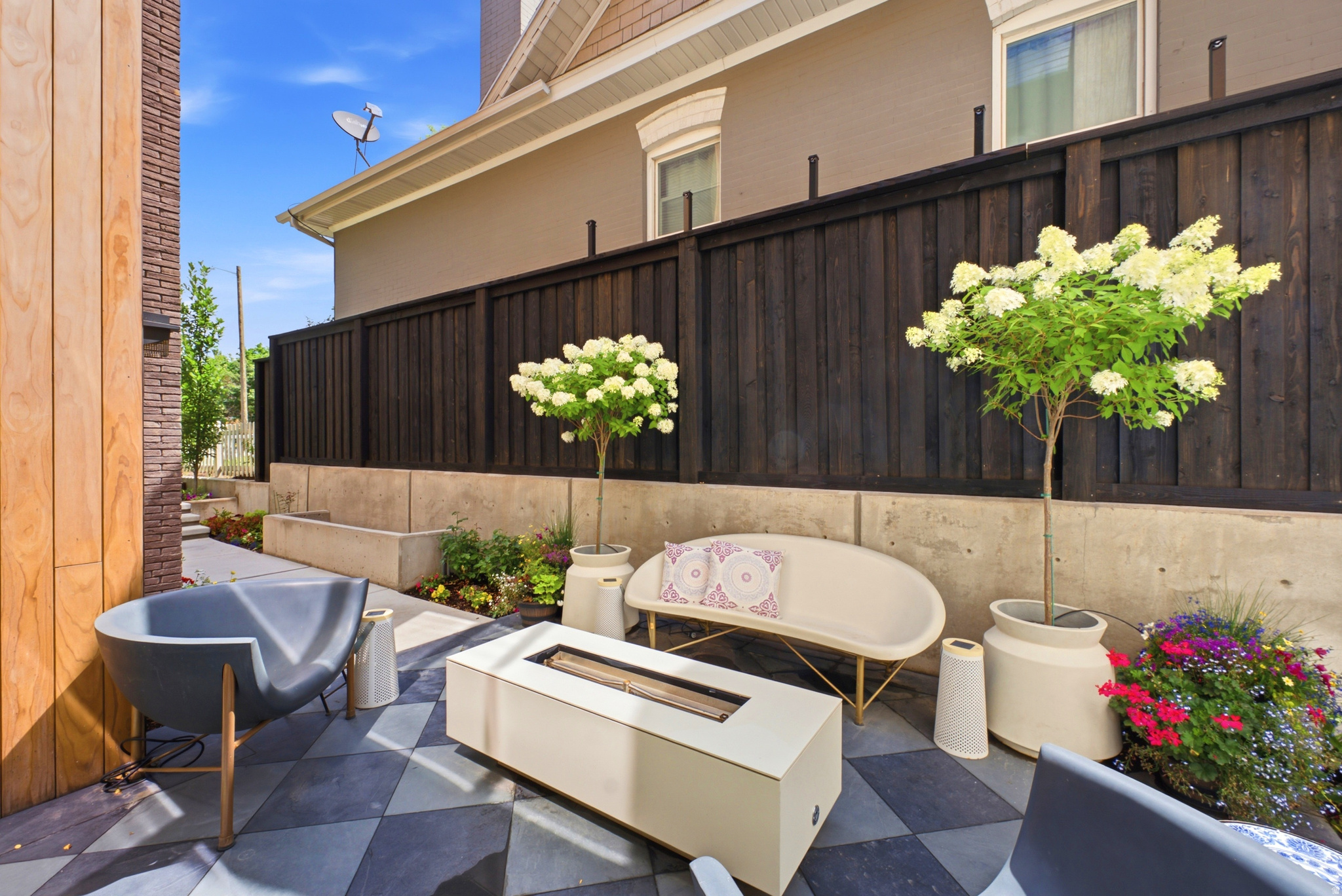 HAMPTONS - Residential Lease