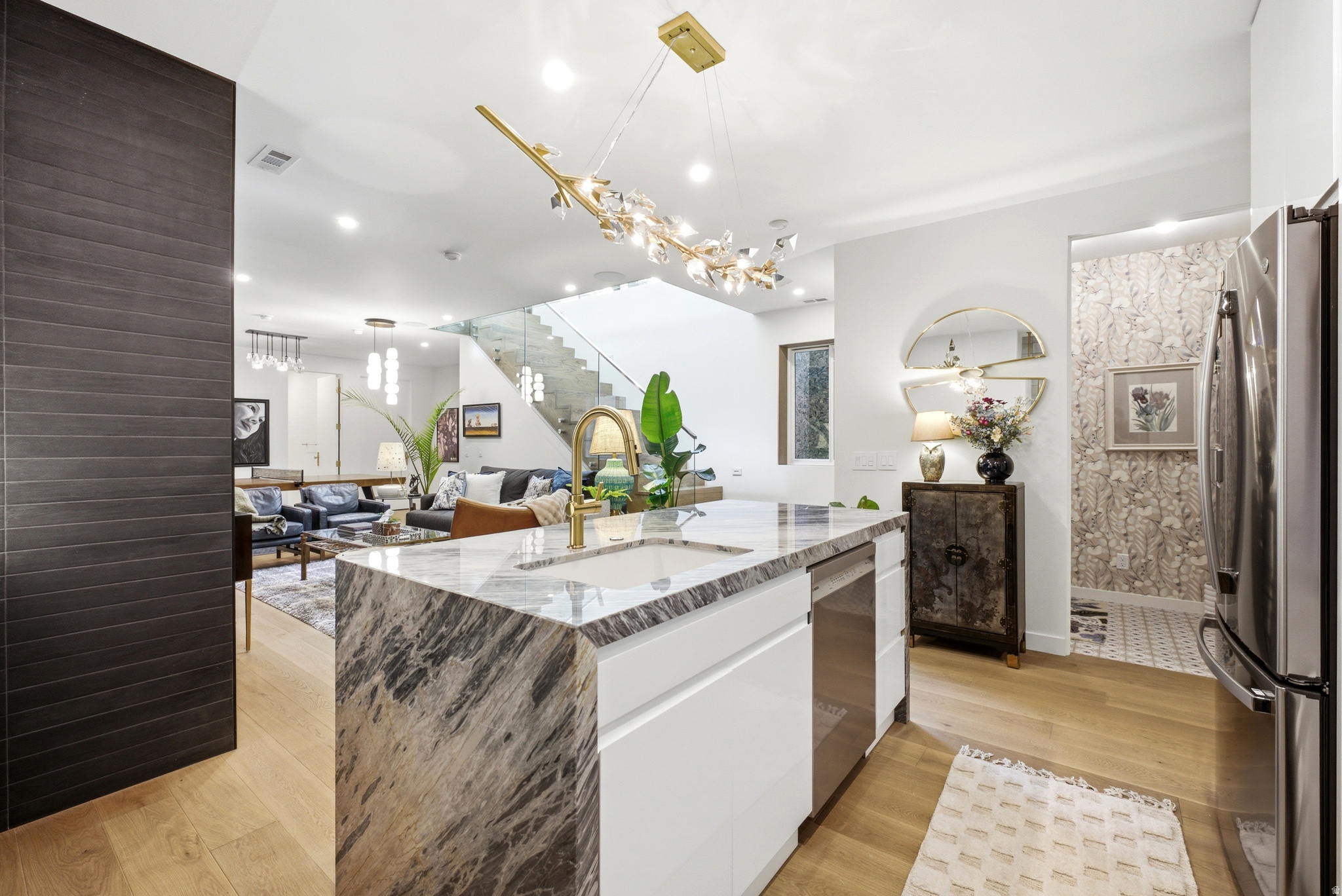 HAMPTONS - Residential Lease