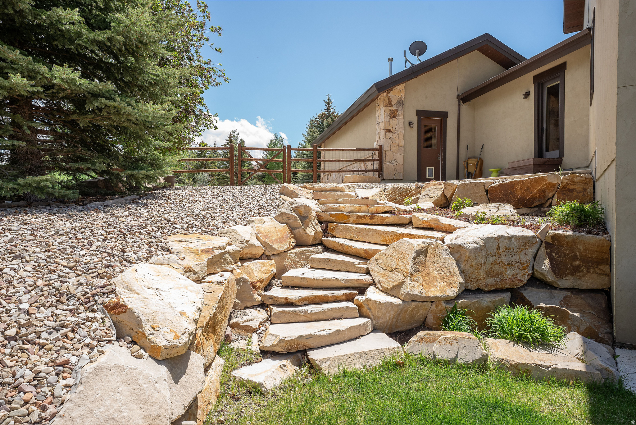 MOUNTAIN RANCH ESTATES - Residential