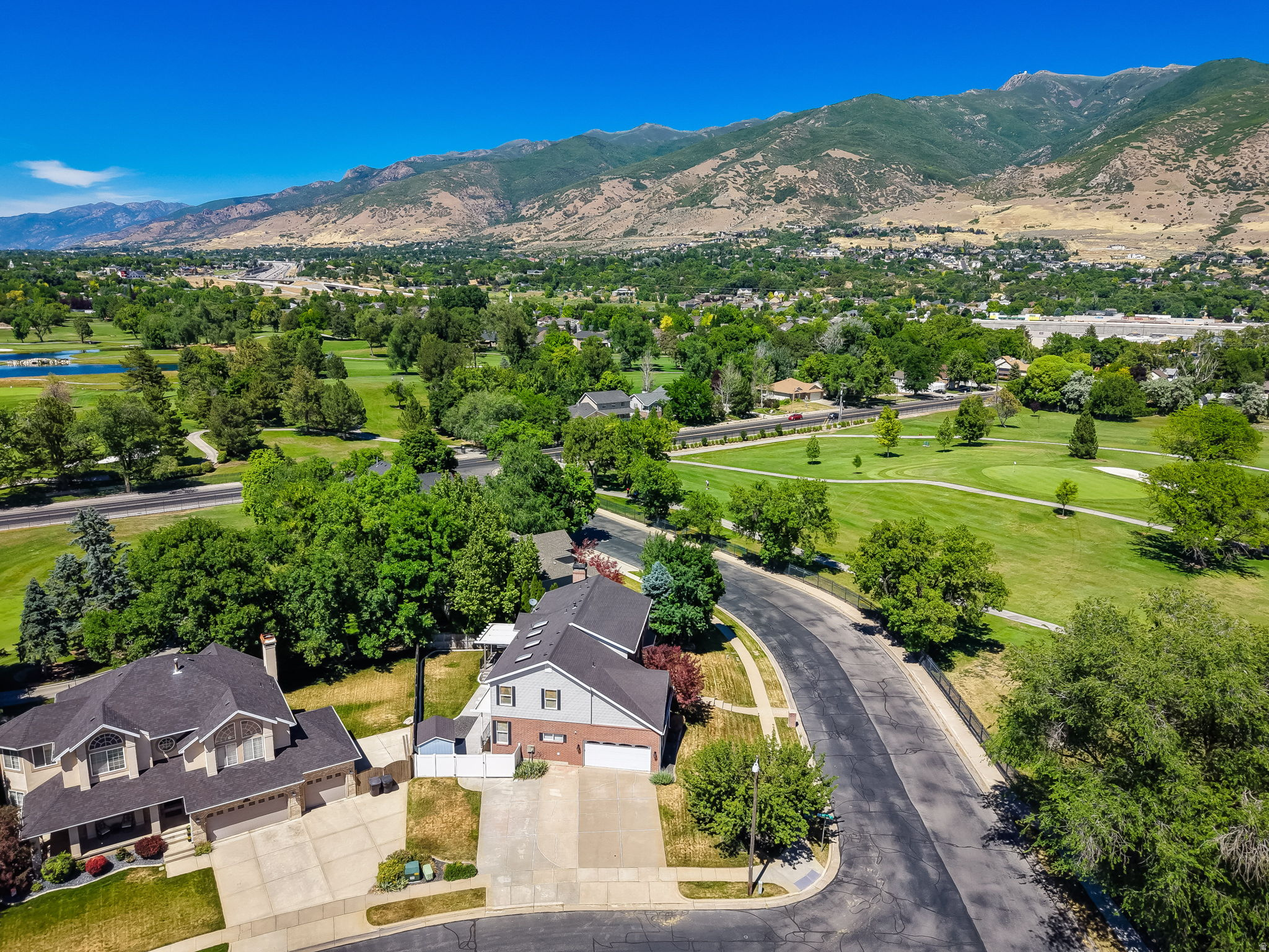 OAKRIDGE COUNTRY CLUB ESTATES - Residential