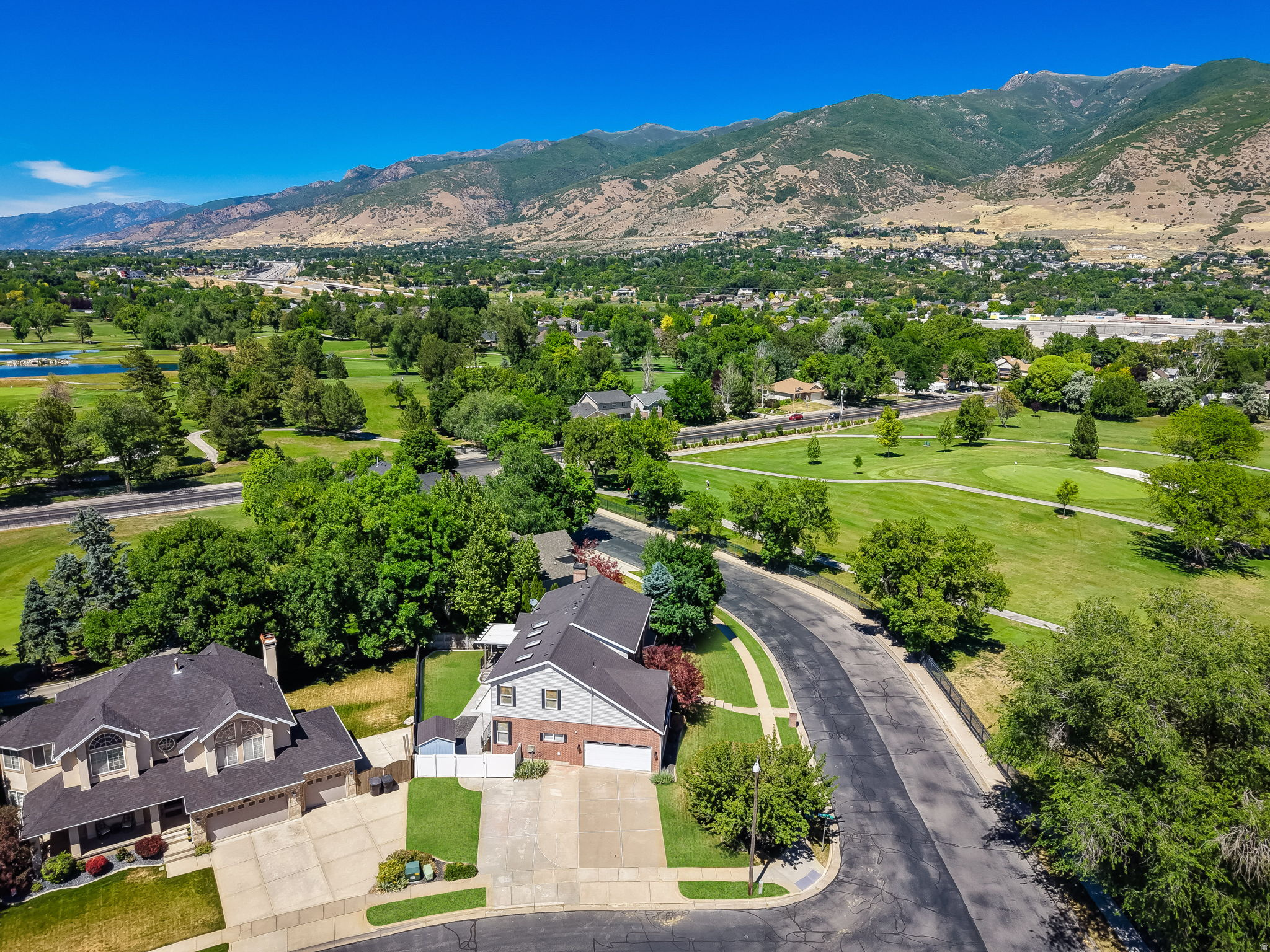 OAKRIDGE COUNTRY CLUB ESTATES - Residential