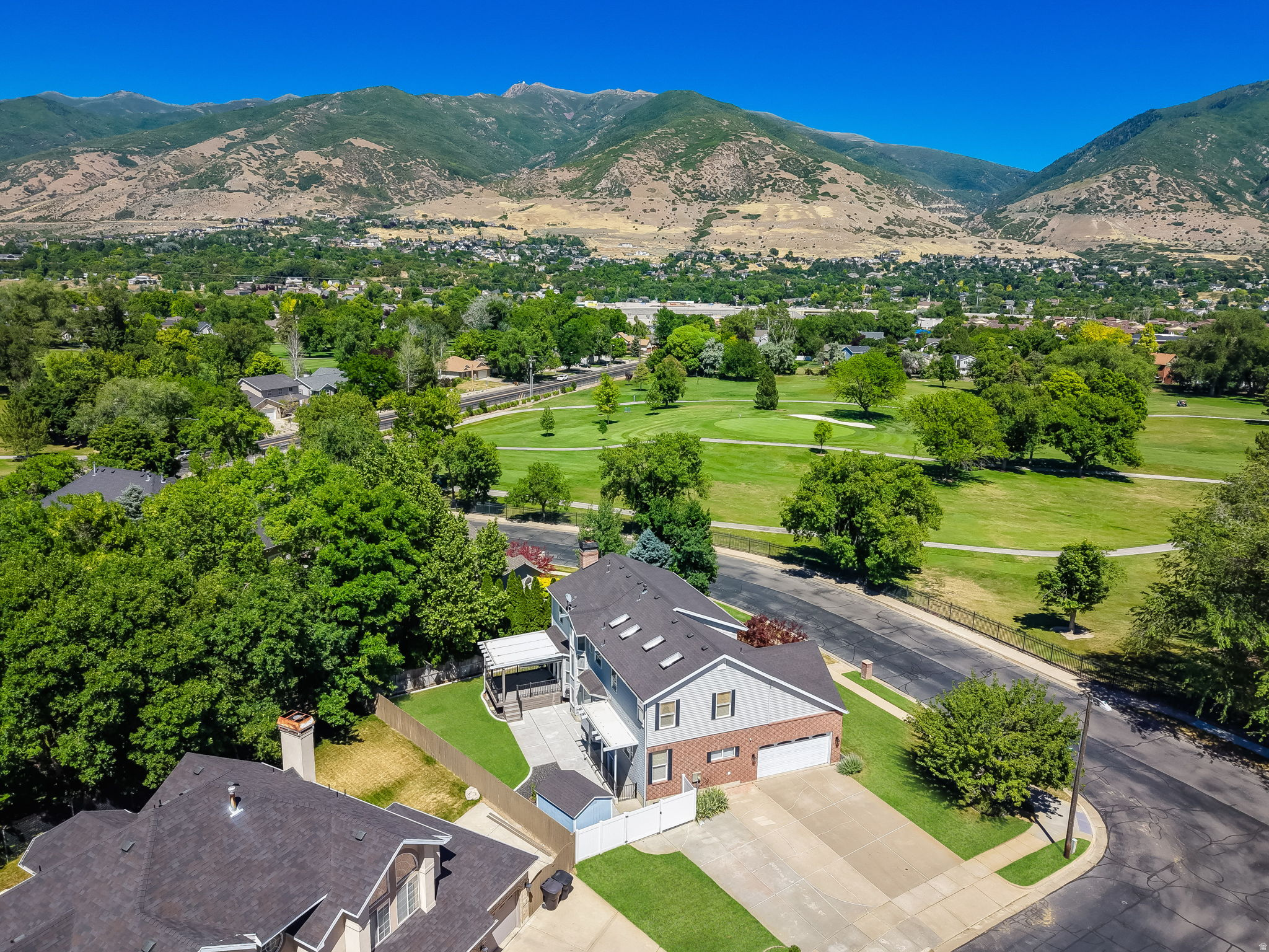 OAKRIDGE COUNTRY CLUB ESTATES - Residential