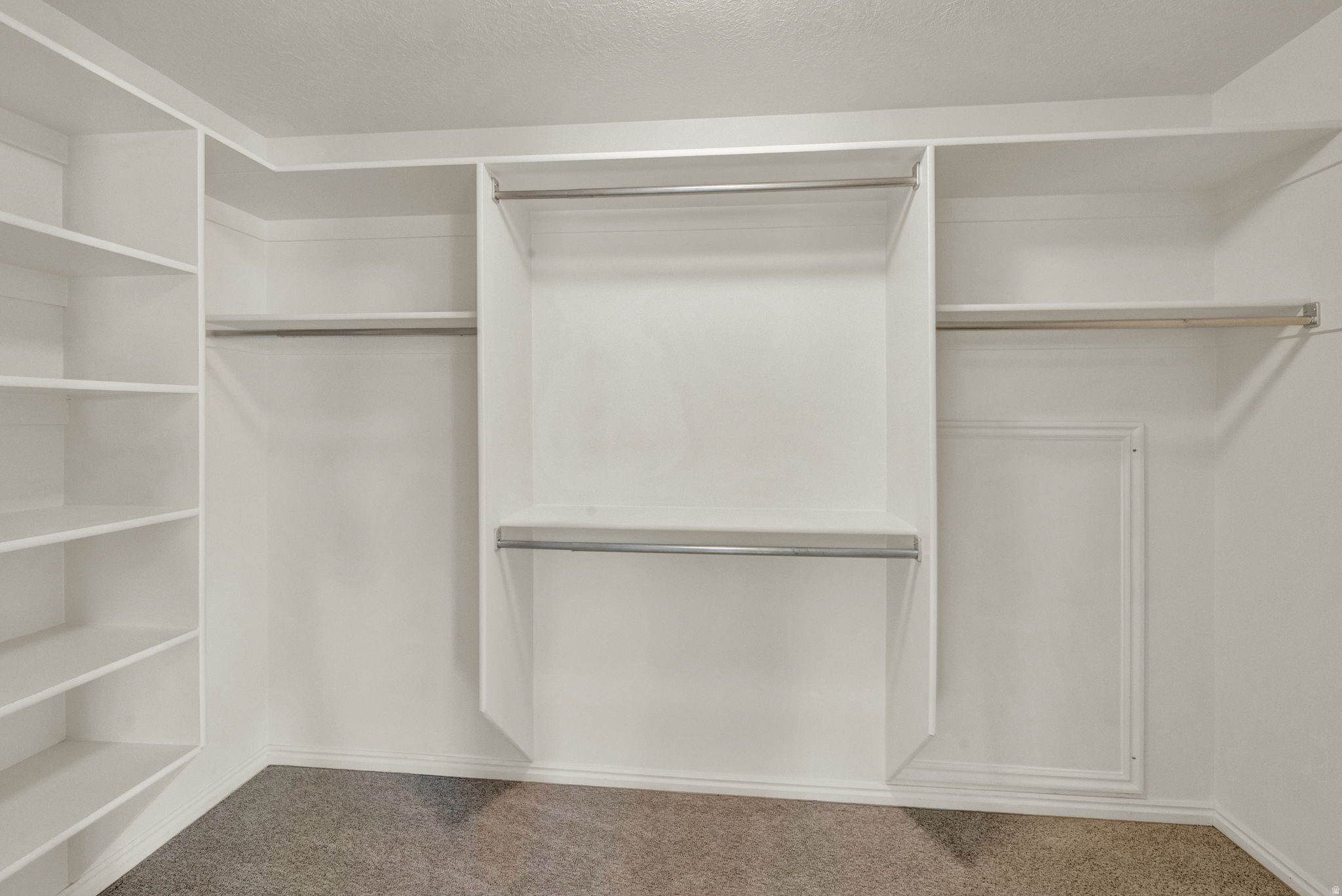 OAKRIDGE COUNTRY CLUB ESTATES - Residential