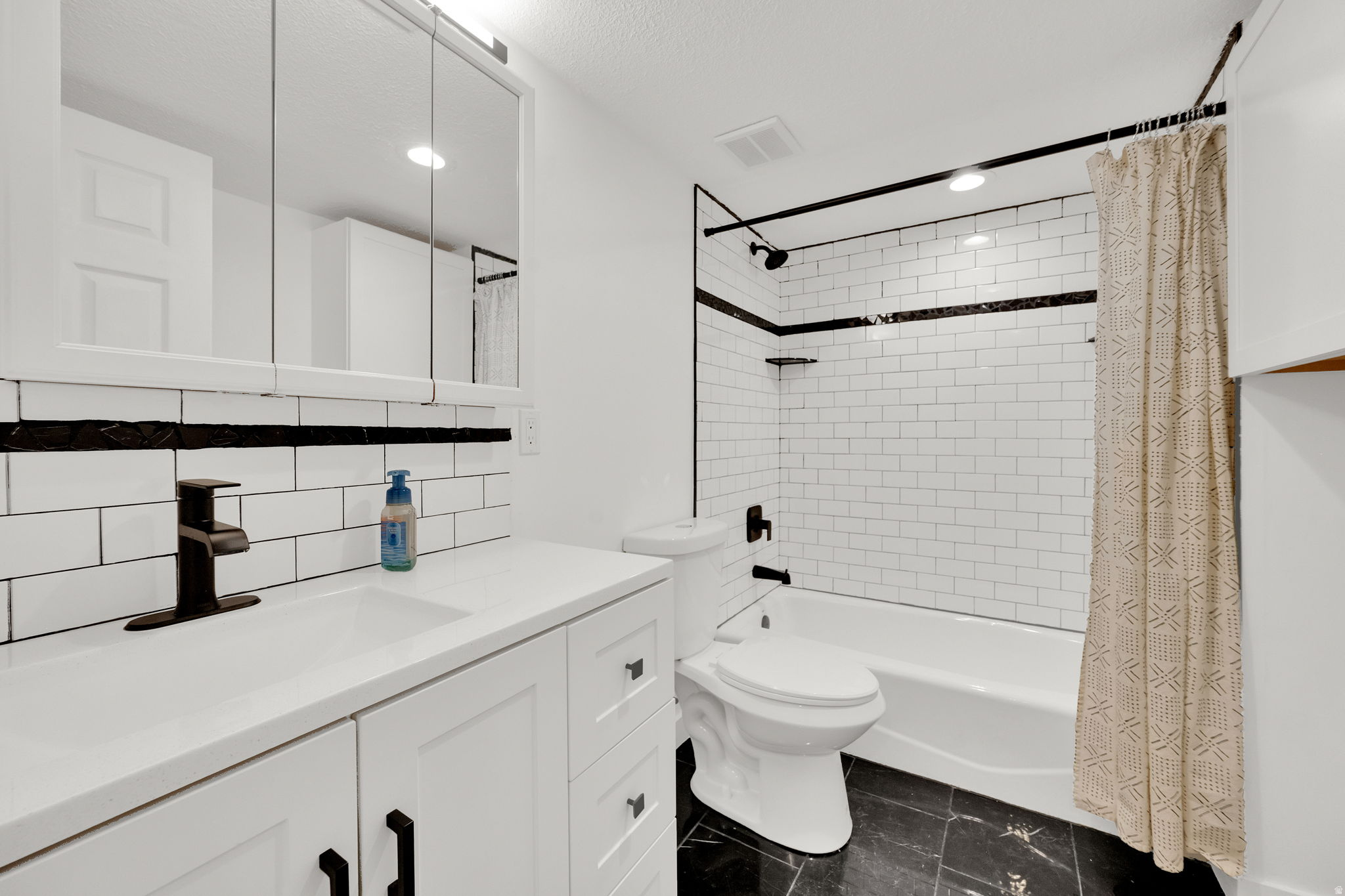 OAKRIDGE COUNTRY CLUB ESTATES - Residential