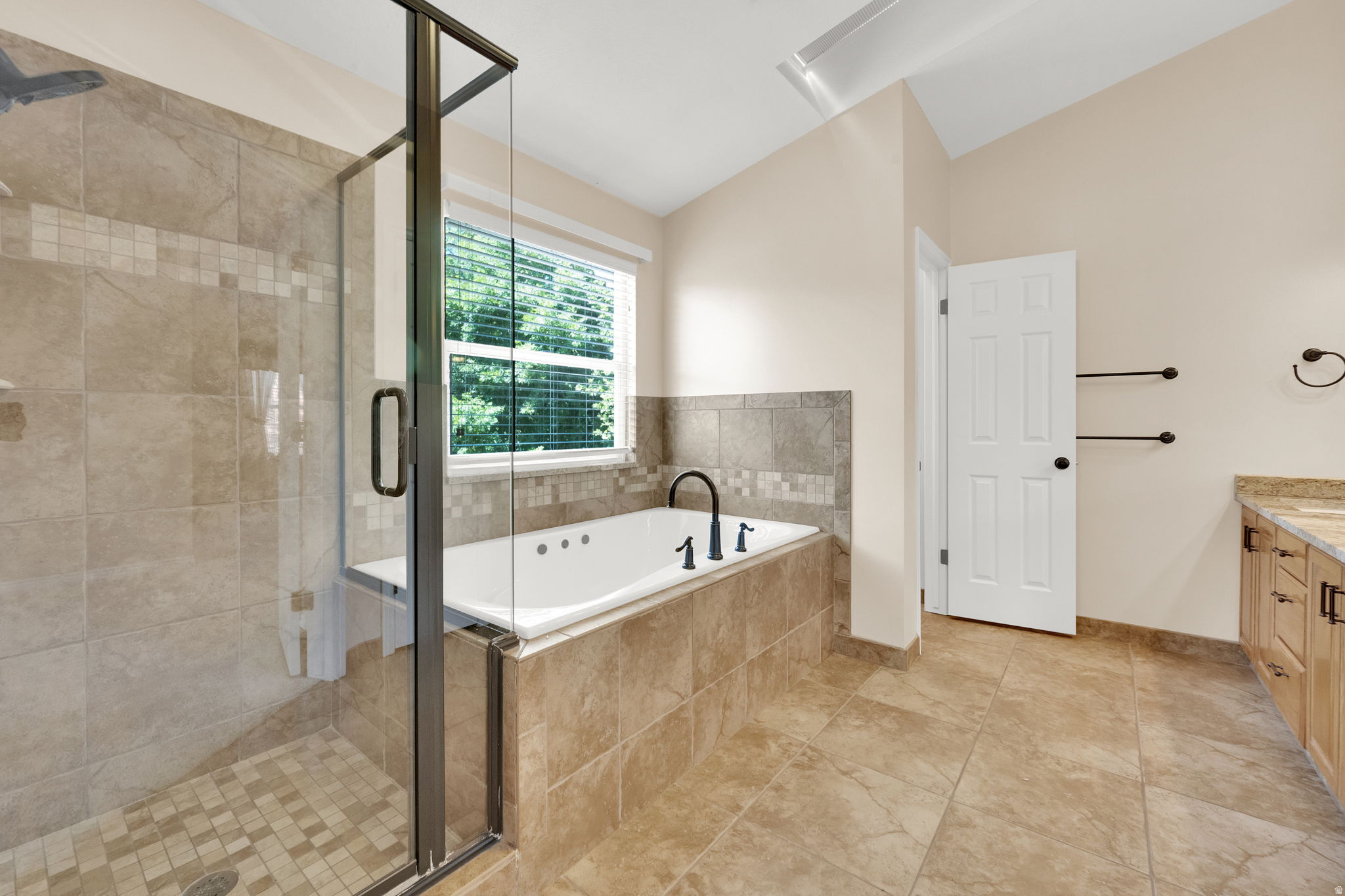 OAKRIDGE COUNTRY CLUB ESTATES - Residential