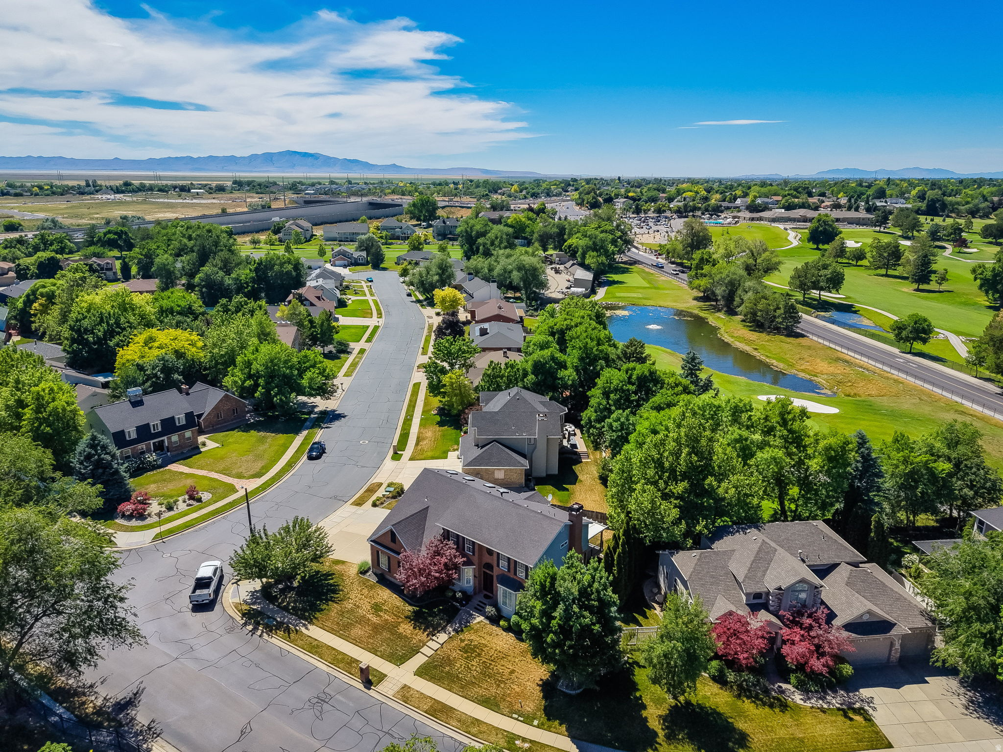 OAKRIDGE COUNTRY CLUB ESTATES - Residential
