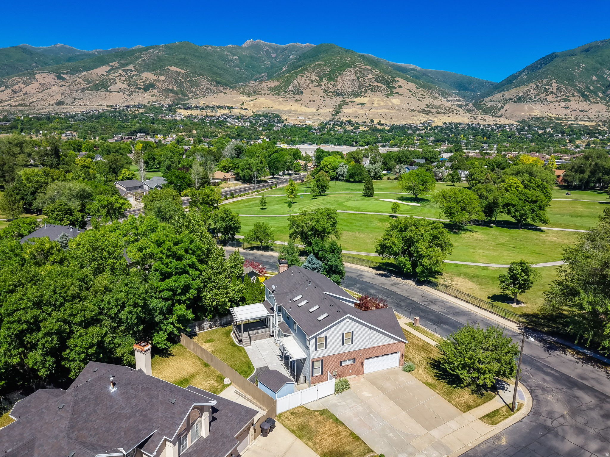 OAKRIDGE COUNTRY CLUB ESTATES - Residential
