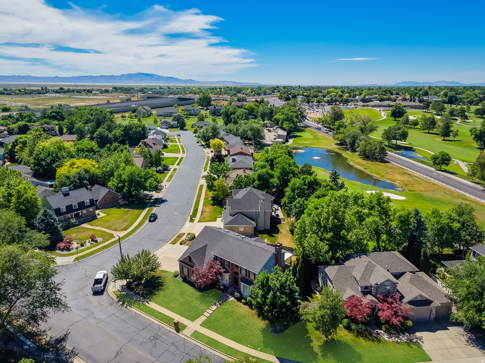 OAKRIDGE COUNTRY CLUB ESTATES - Residential