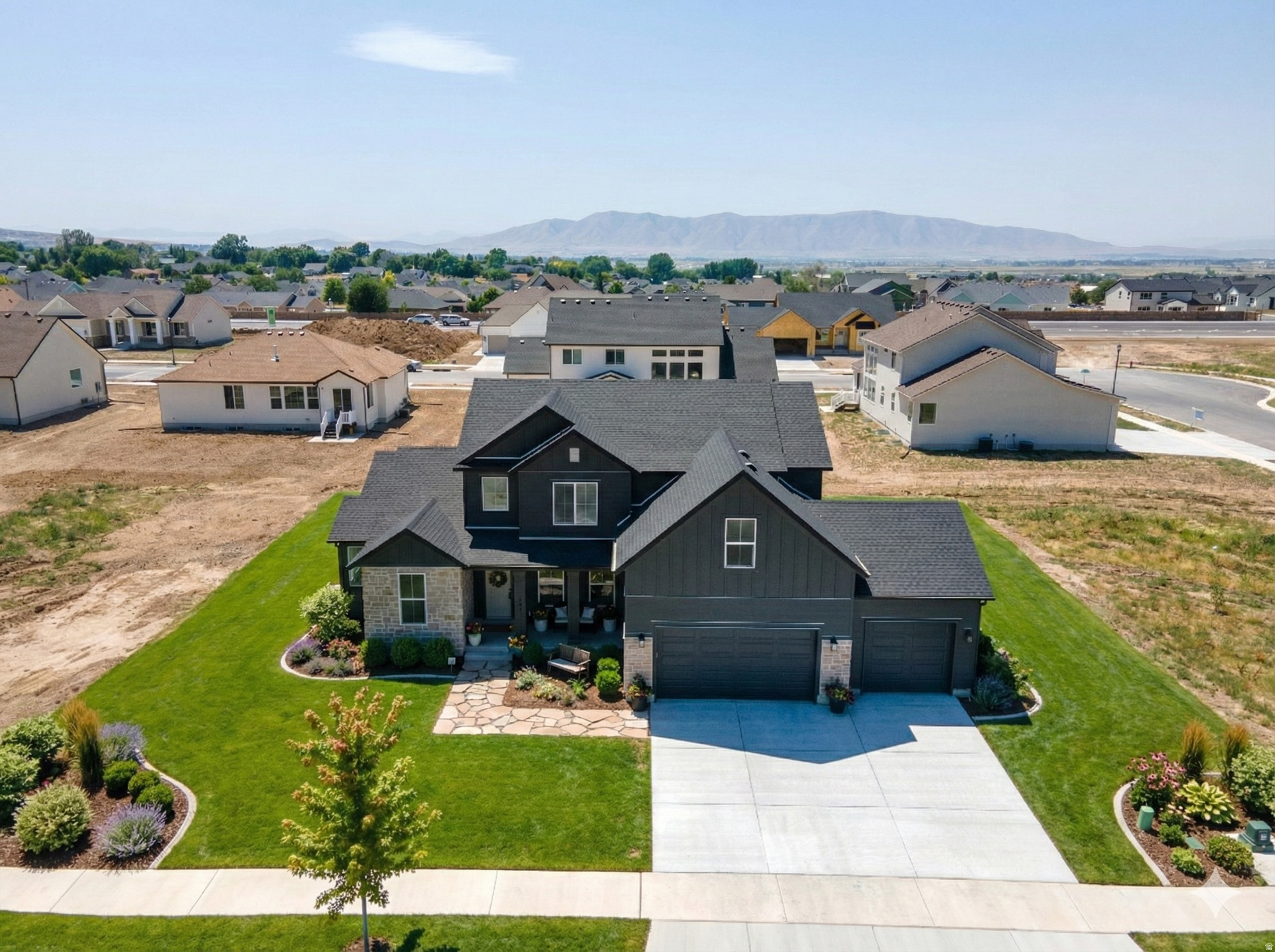 MOONLIGHT VILLAGE - Residential