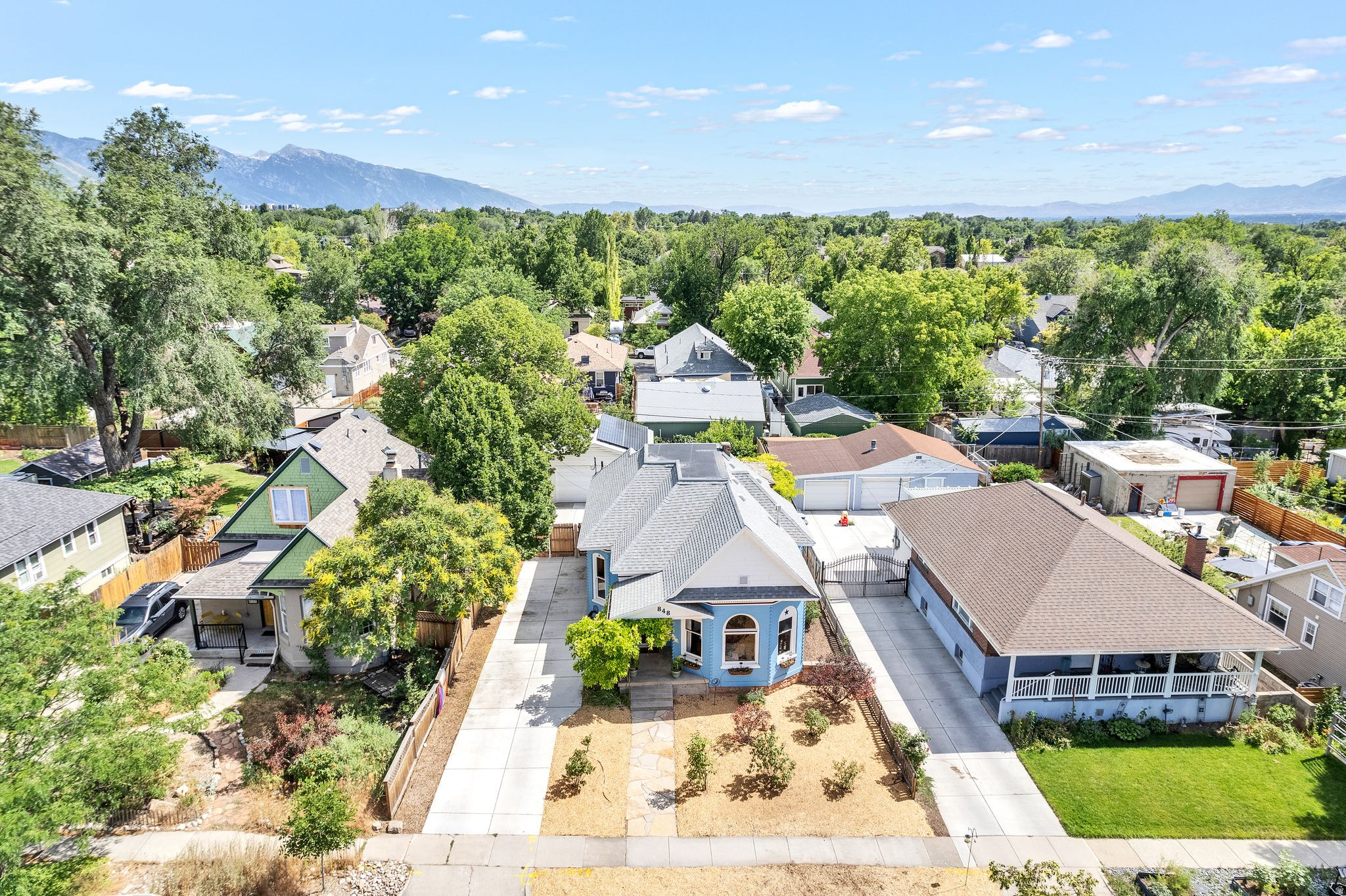SOUTH LAWN - Residential
