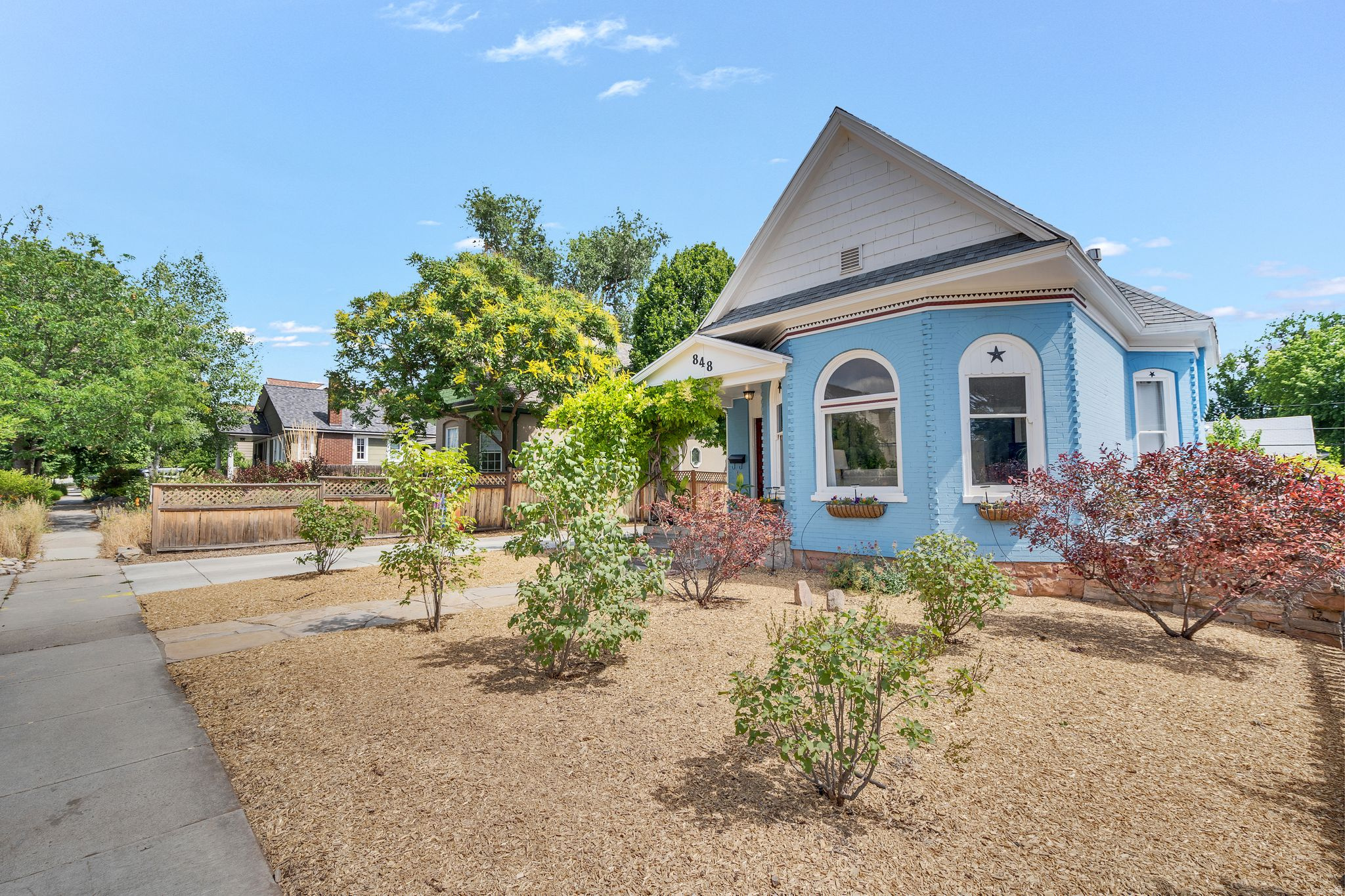 SOUTH LAWN - Residential