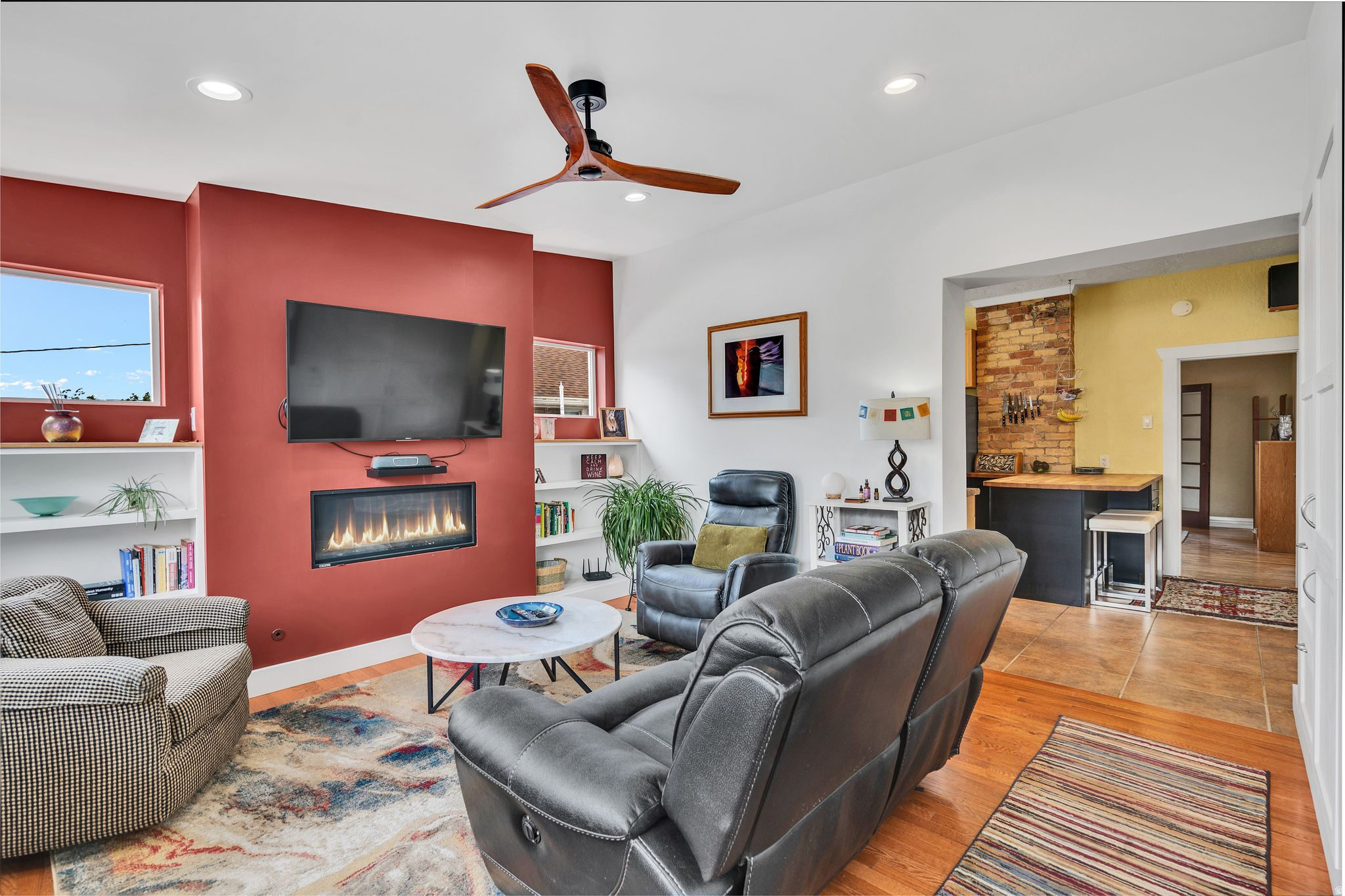 SOUTH LAWN - Residential