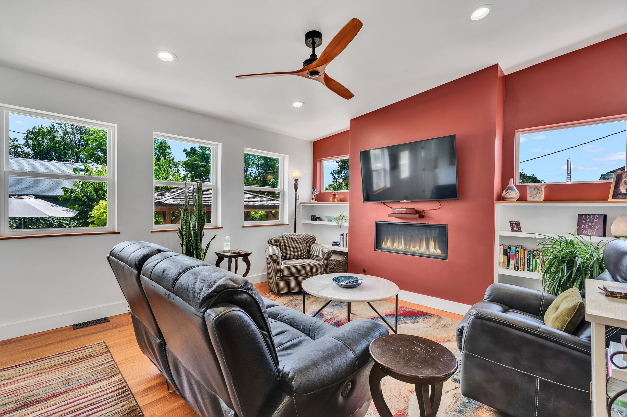 SOUTH LAWN - Residential