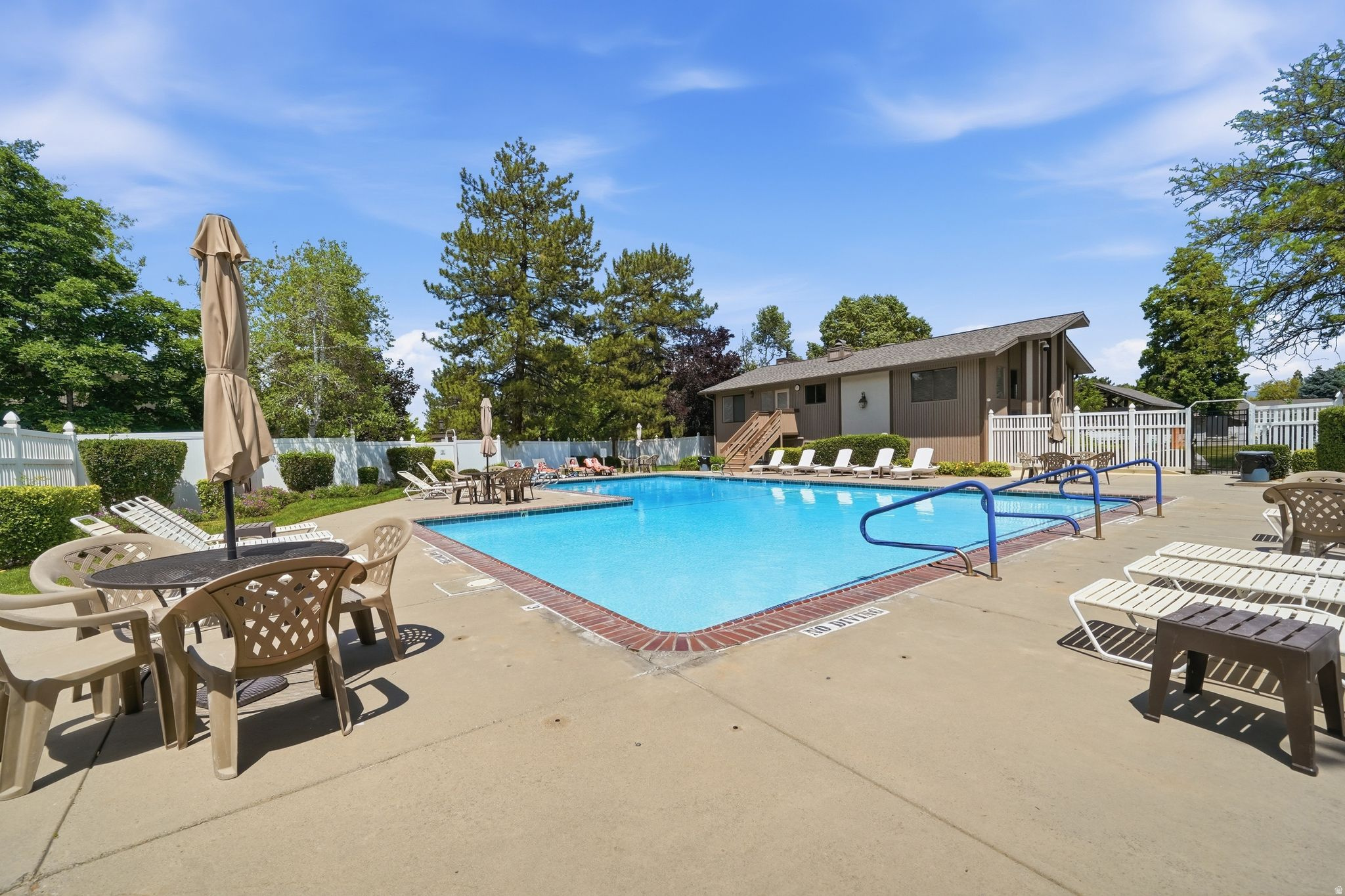 FAIRMEADOWS - Residential