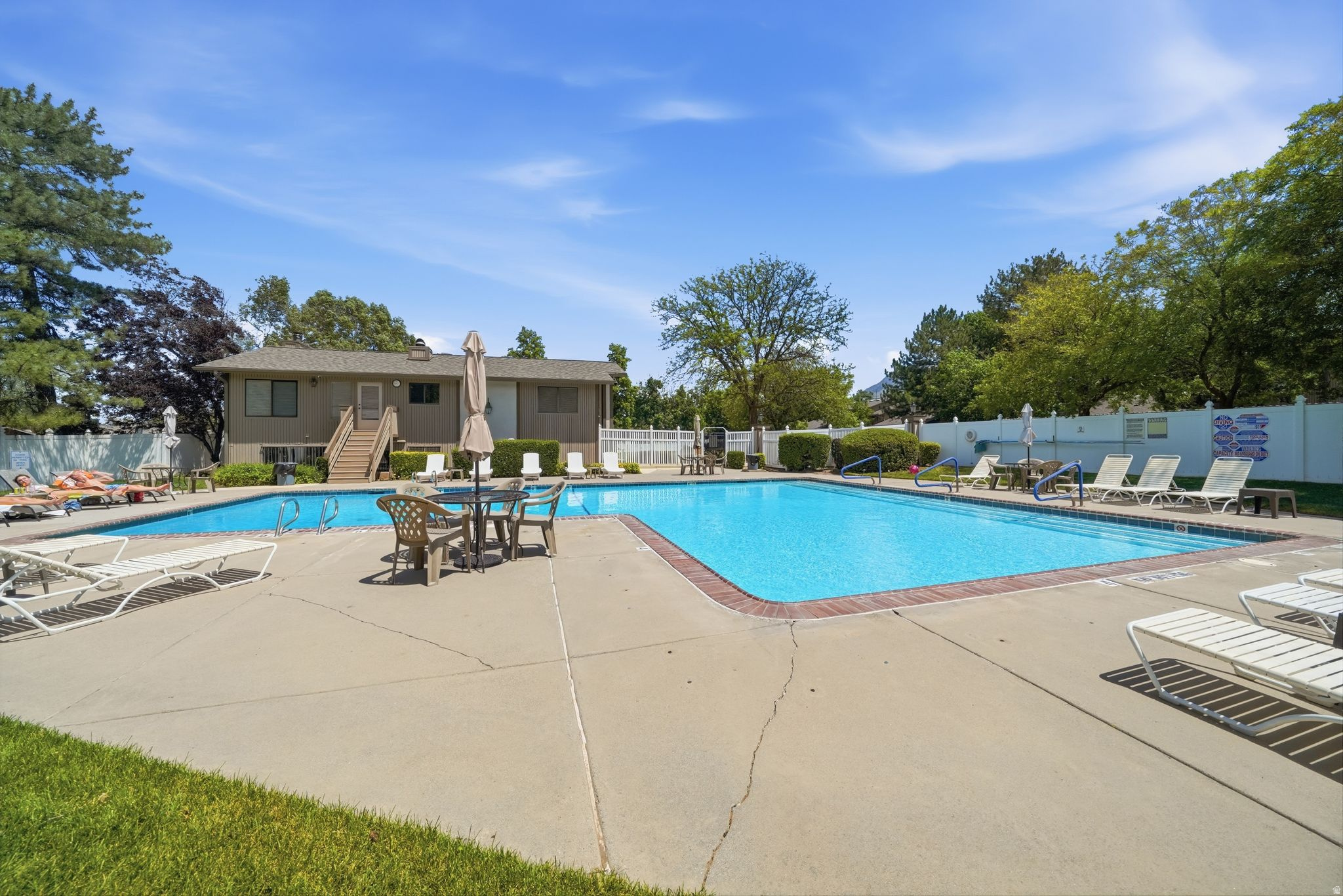 FAIRMEADOWS - Residential