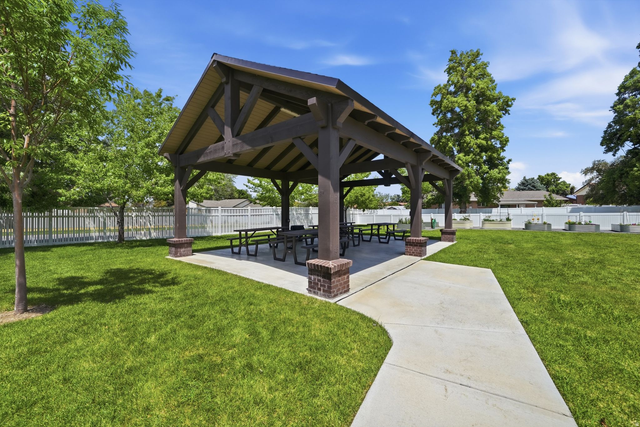 FAIRMEADOWS - Residential
