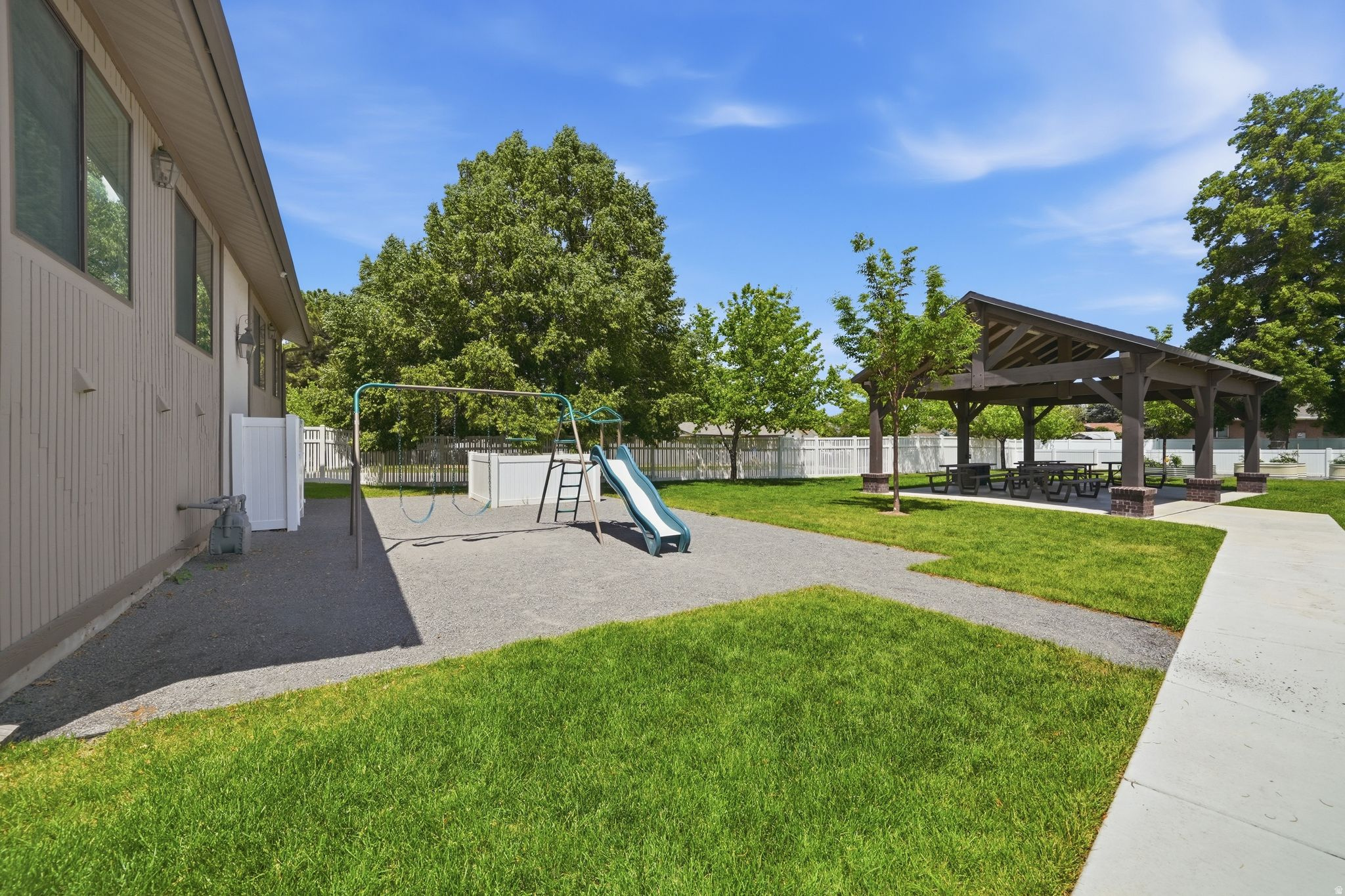FAIRMEADOWS - Residential