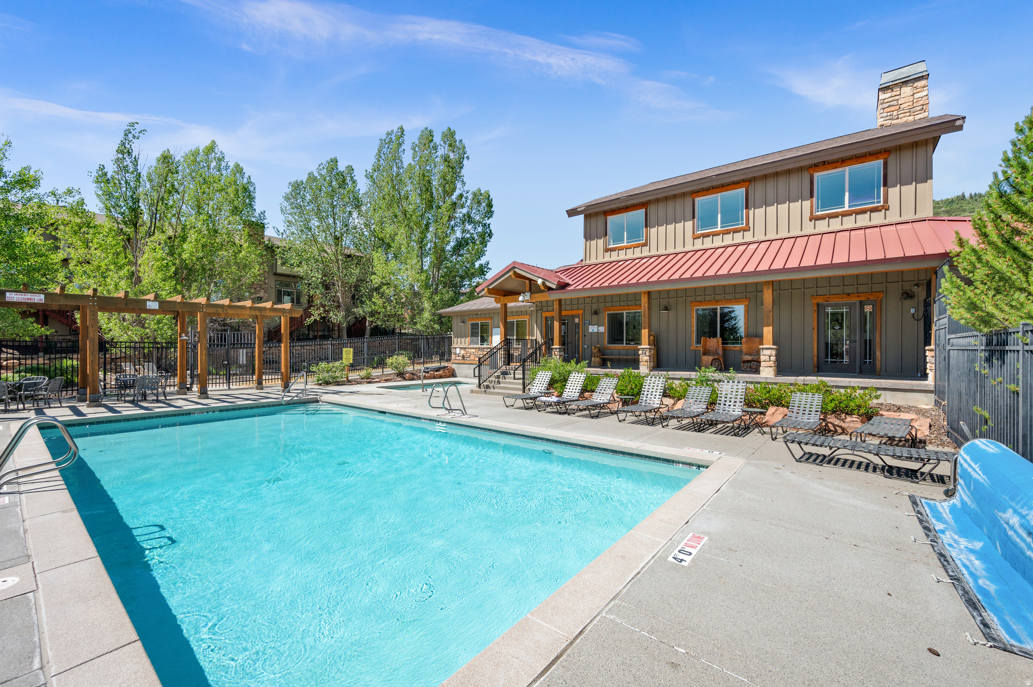 BEAR HOLLOW RIDGE - Residential