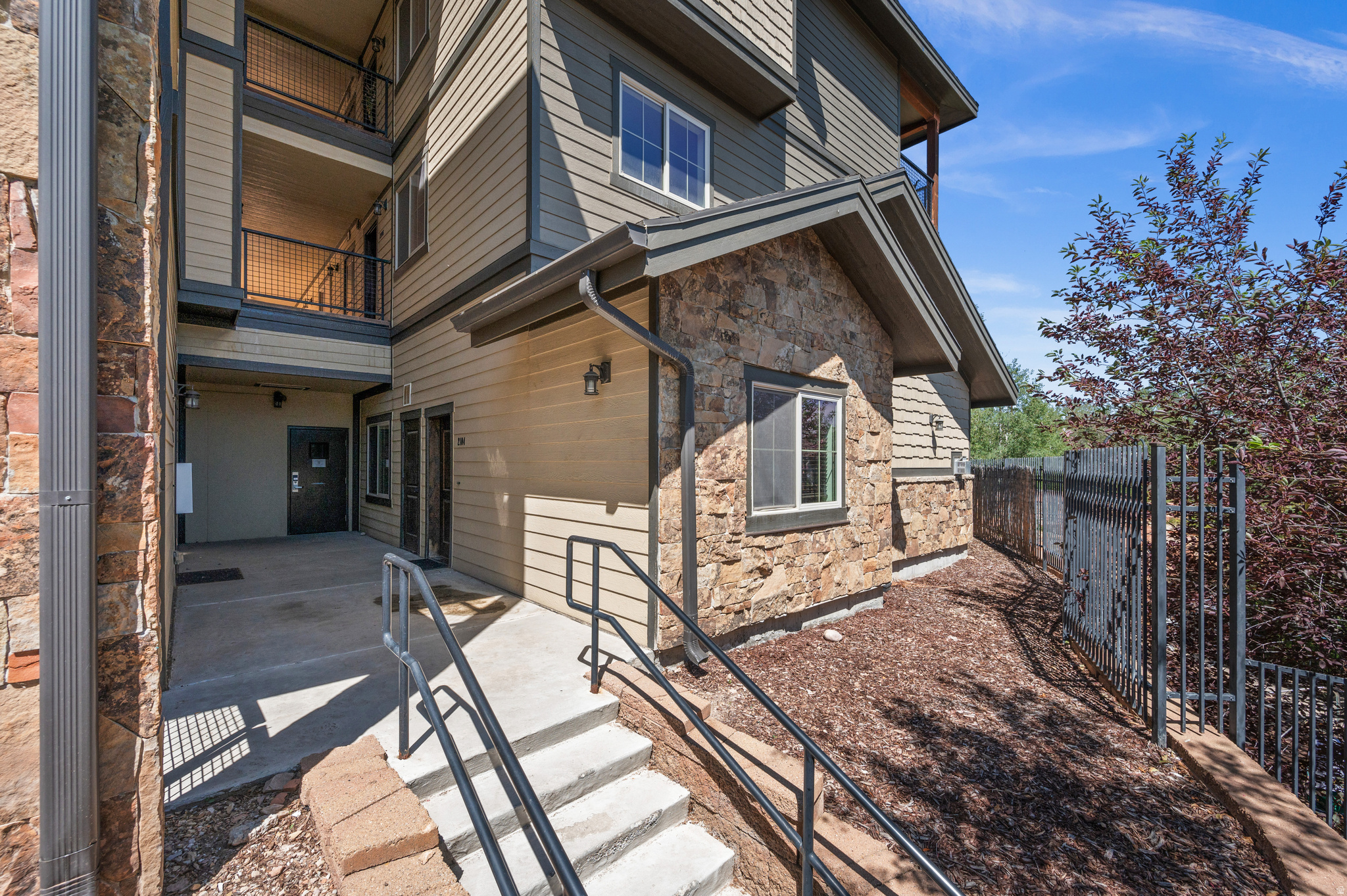 BEAR HOLLOW RIDGE - Residential