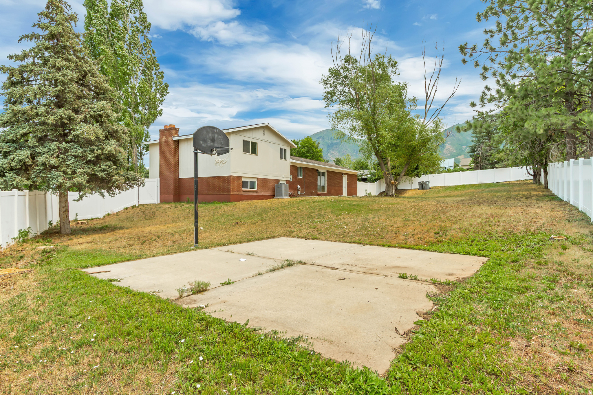 SALEM HILLS - Residential