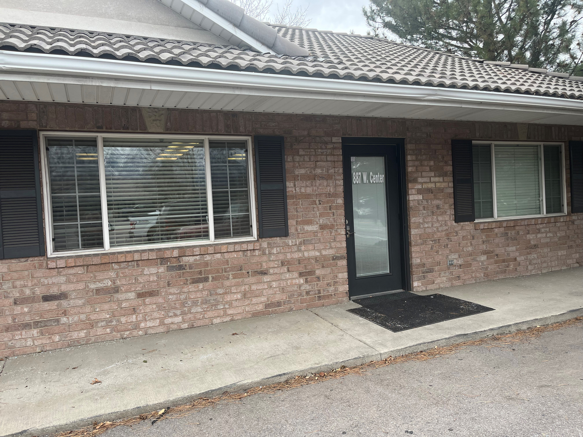 Office Condo Suite for Rent Location: 887 W Center St. Orem, UT Available Now To schedule a showing call or text (385)707-3556.  Spacious office condo with 1 large office suite ($1400/mo) with $300 CAM. 1 month free for each year of lease.  Ideal for small businesses, therapists, or professionals seeking a quiet, flexible workspace.  Features include: shared Kitchenette for staff convenience. Ample parking for clients and guests. Bright professional environment, 2 restrooms (one on each level). Perfect for law, accounting, counseling, creative studios, or shared professional use. Lease Options: Short- or long-term lease options available.