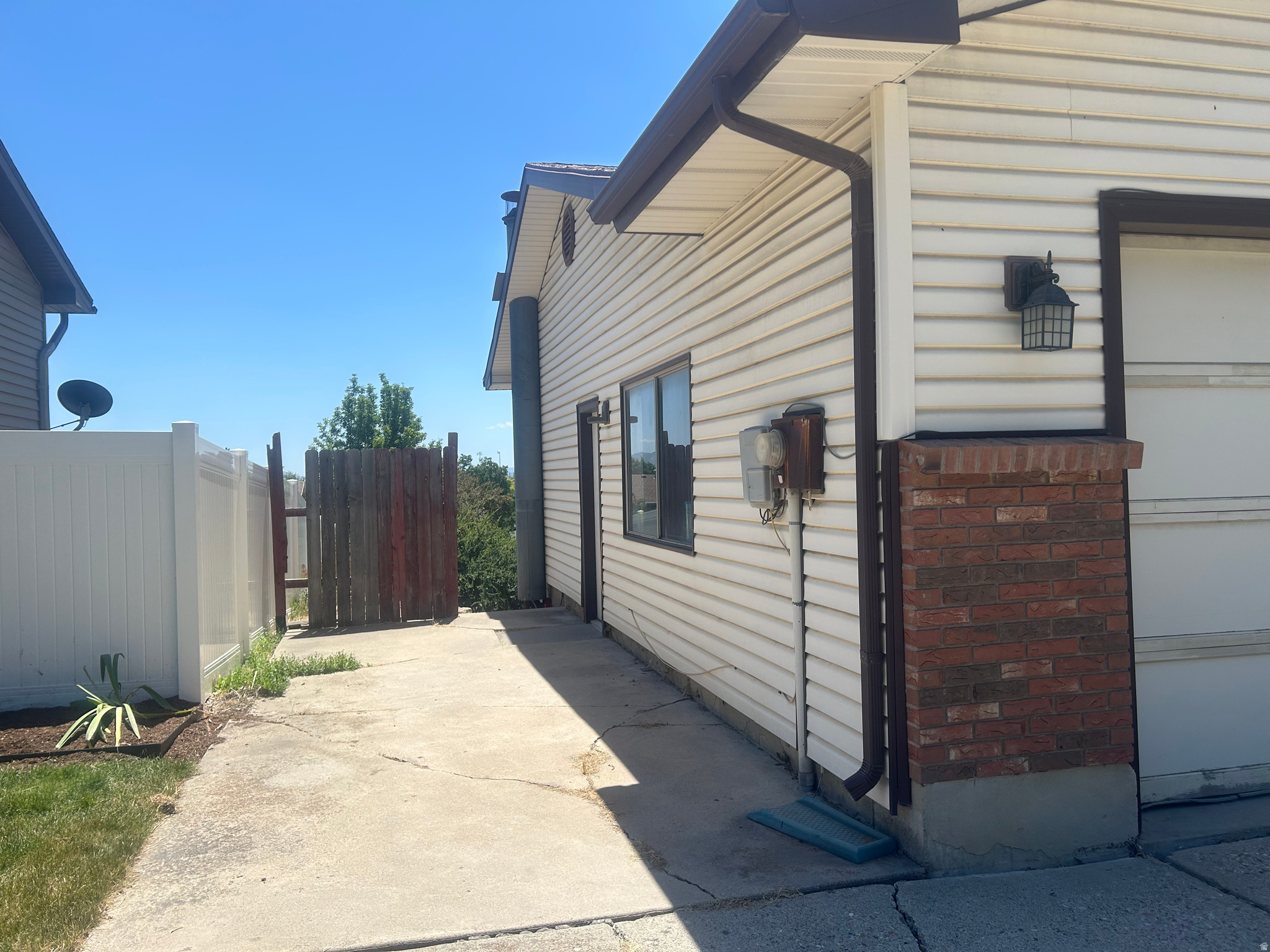 RIVERVIEW EAST - Residential