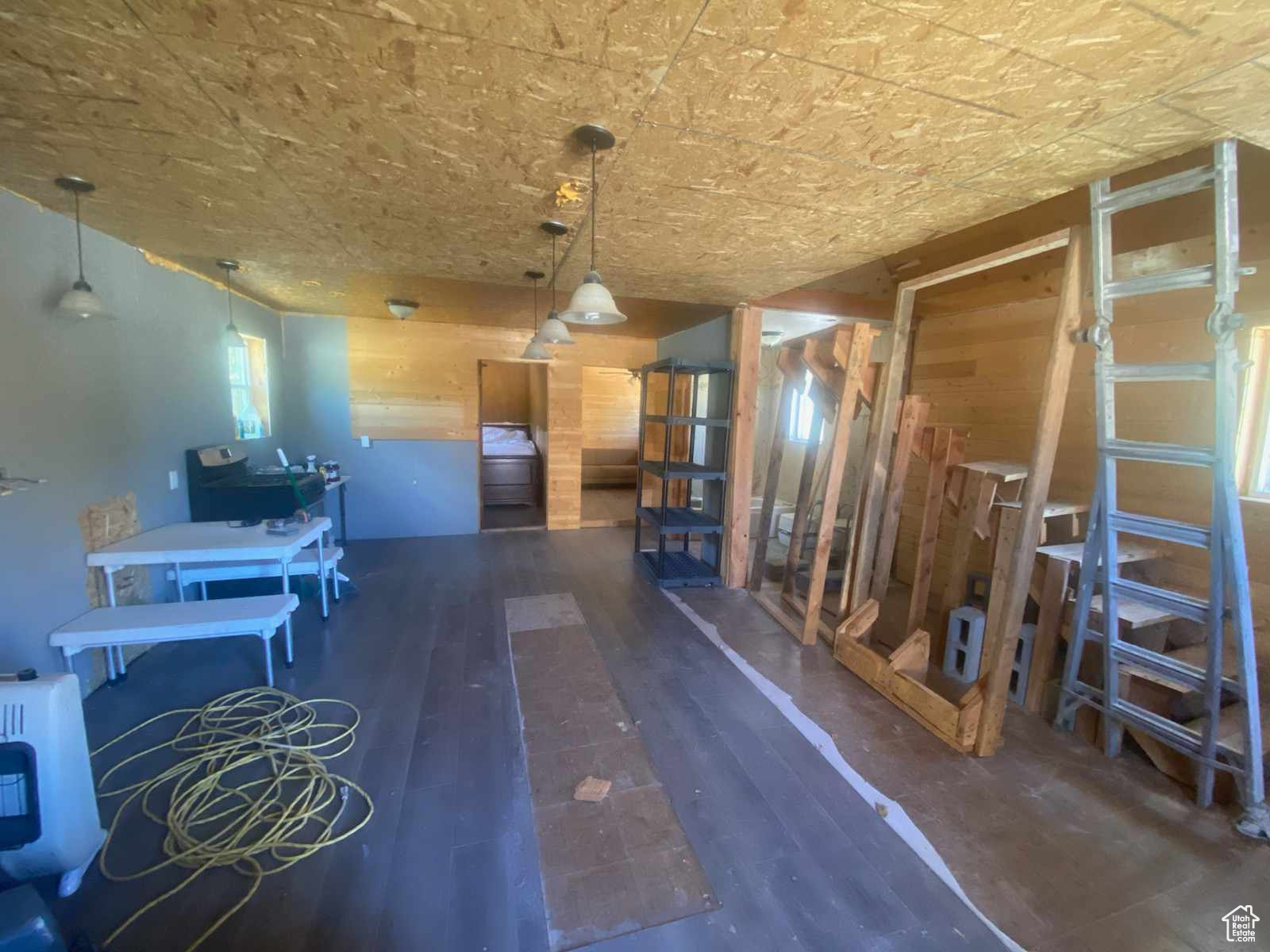 ARGYLE CANYON - Residential