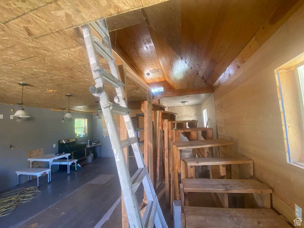 ARGYLE CANYON - Residential