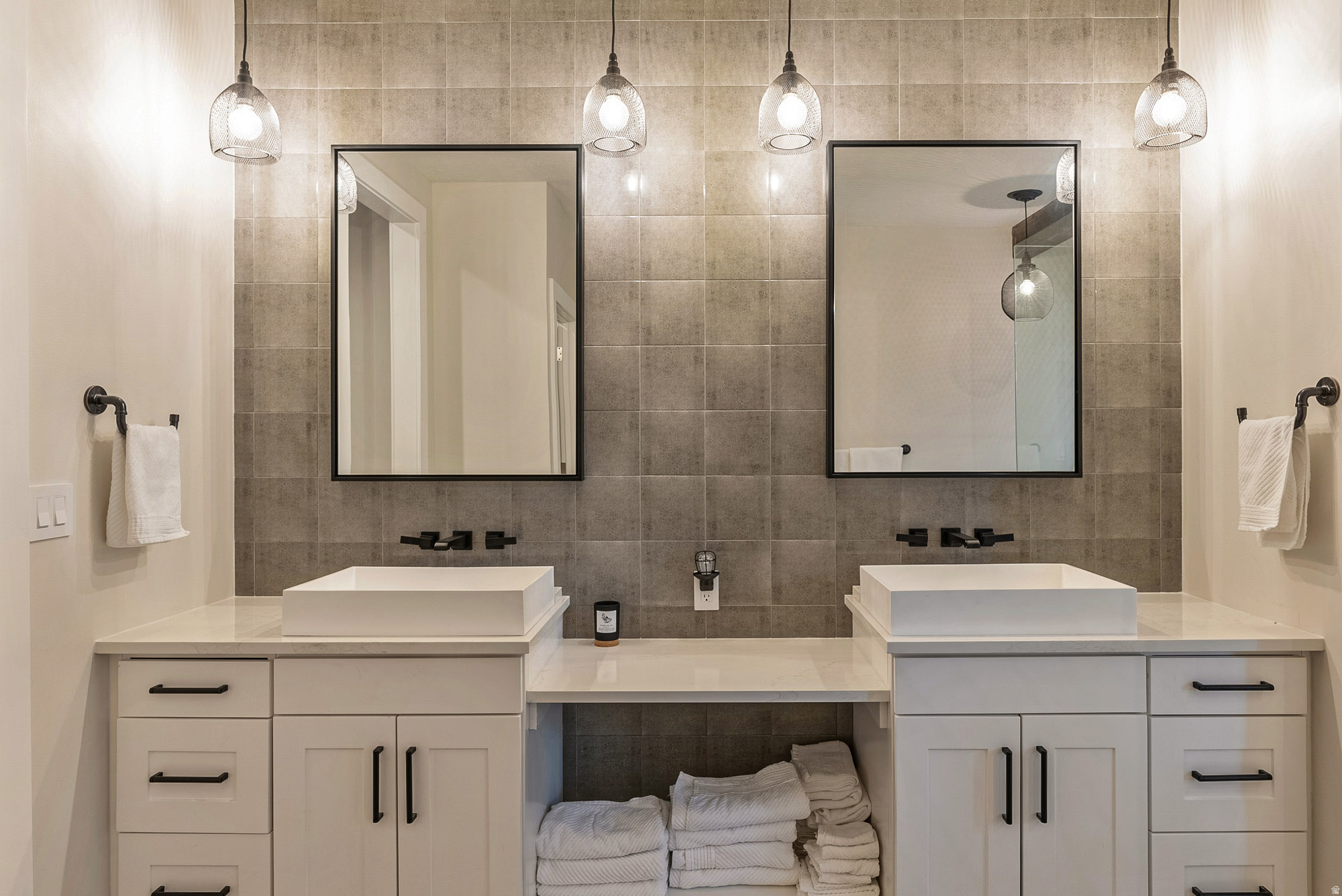 ECKER HILL - Residential