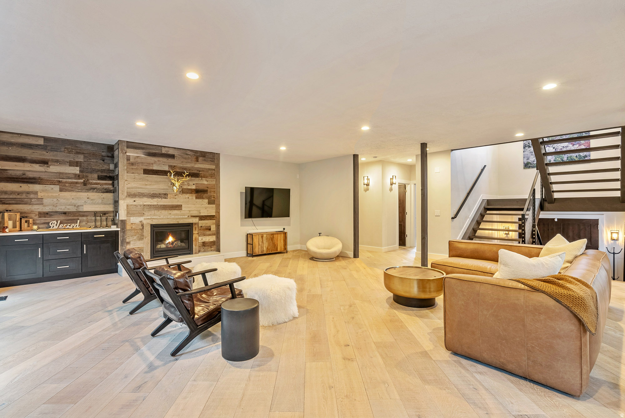 ECKER HILL - Residential