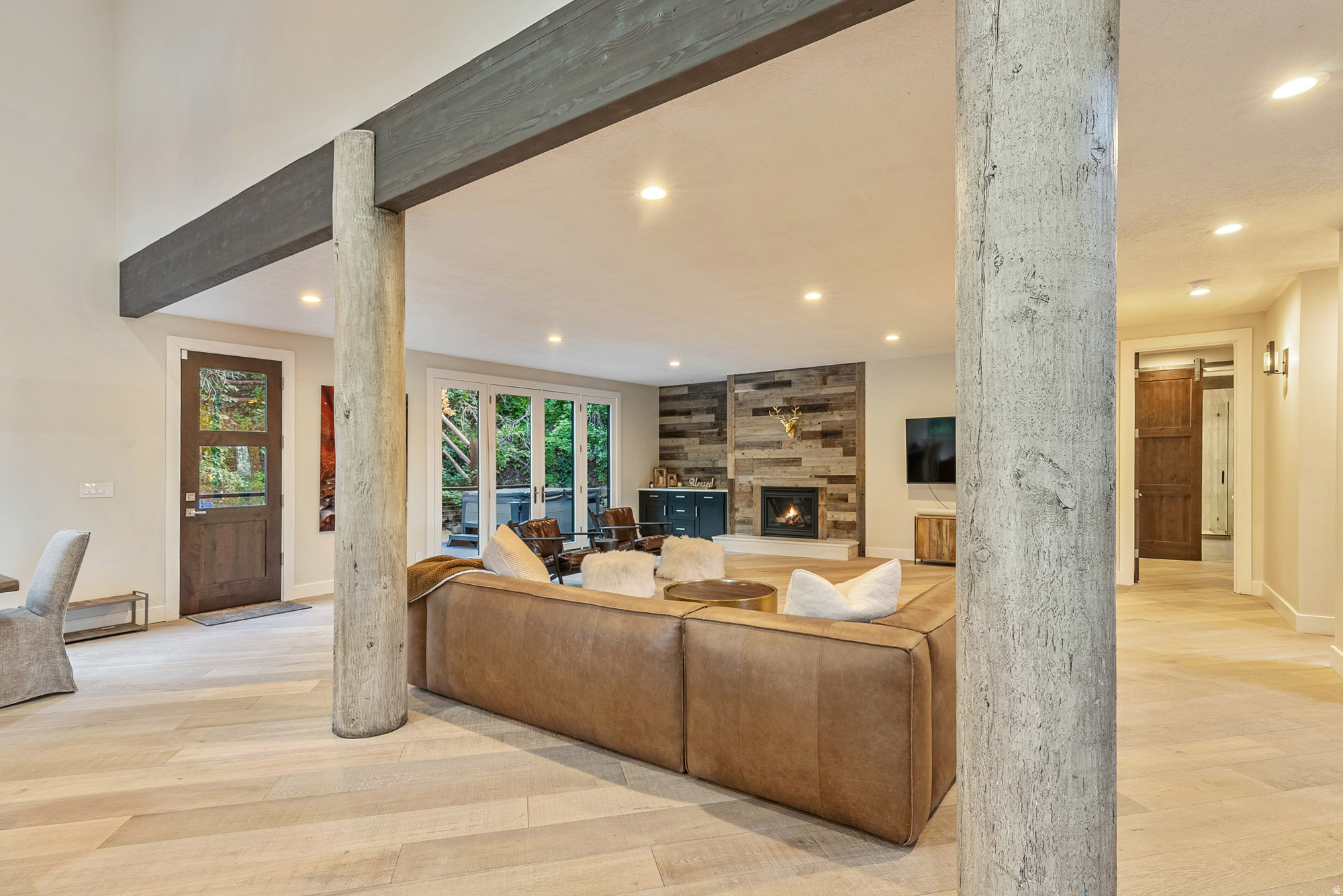 ECKER HILL - Residential