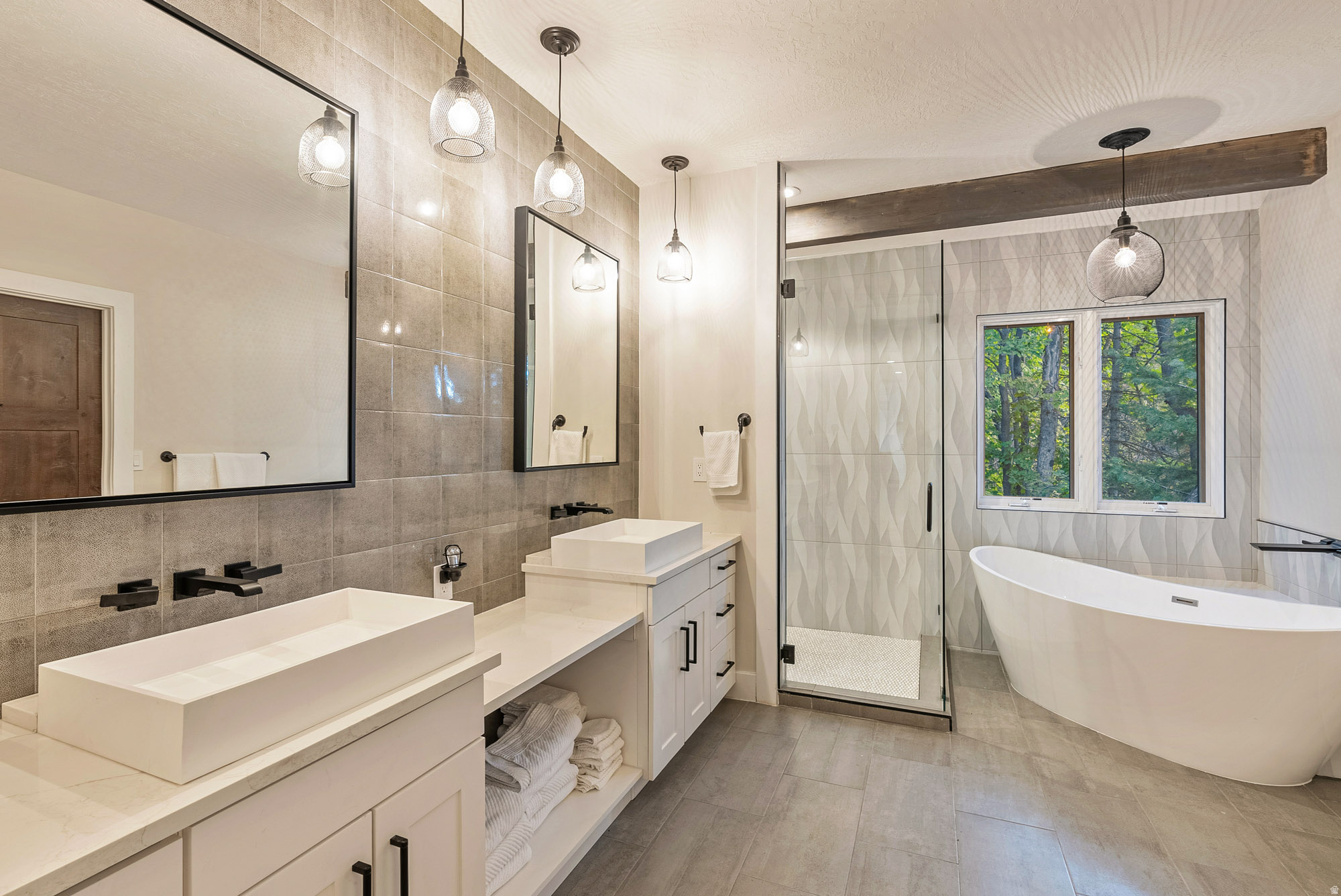 ECKER HILL - Residential