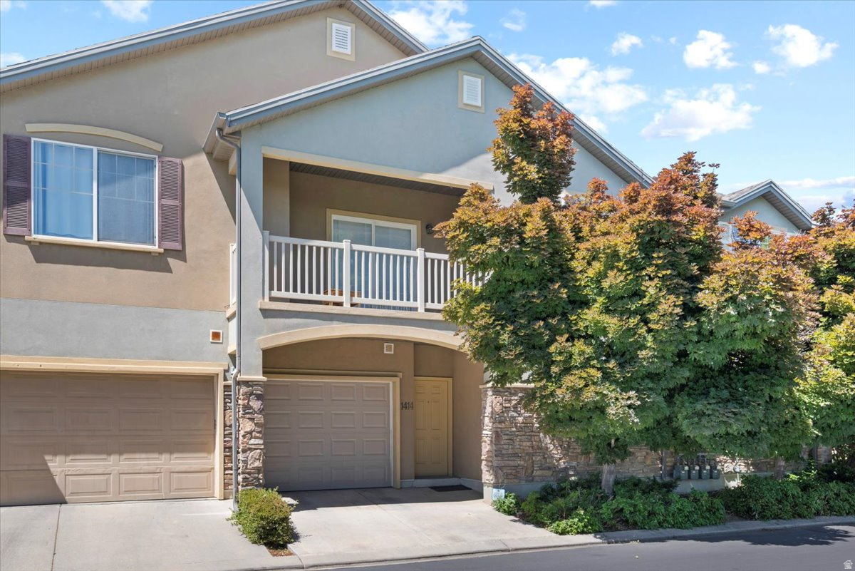 Discover the perfect blend of comfort and convenience in this stunning condo located in the highly sought-after Pemberley community in Pleasant Grove. This clean, move-in ready home features an attached garage and a charming balcony, offering both practicality and a touch of luxury. Nestled in a fantastic location, residents enjoy exclusive access to top-notch HOA amenities including a clubhouse, pool, and beautifully maintained common areas. Your buyers won't want to miss this one!