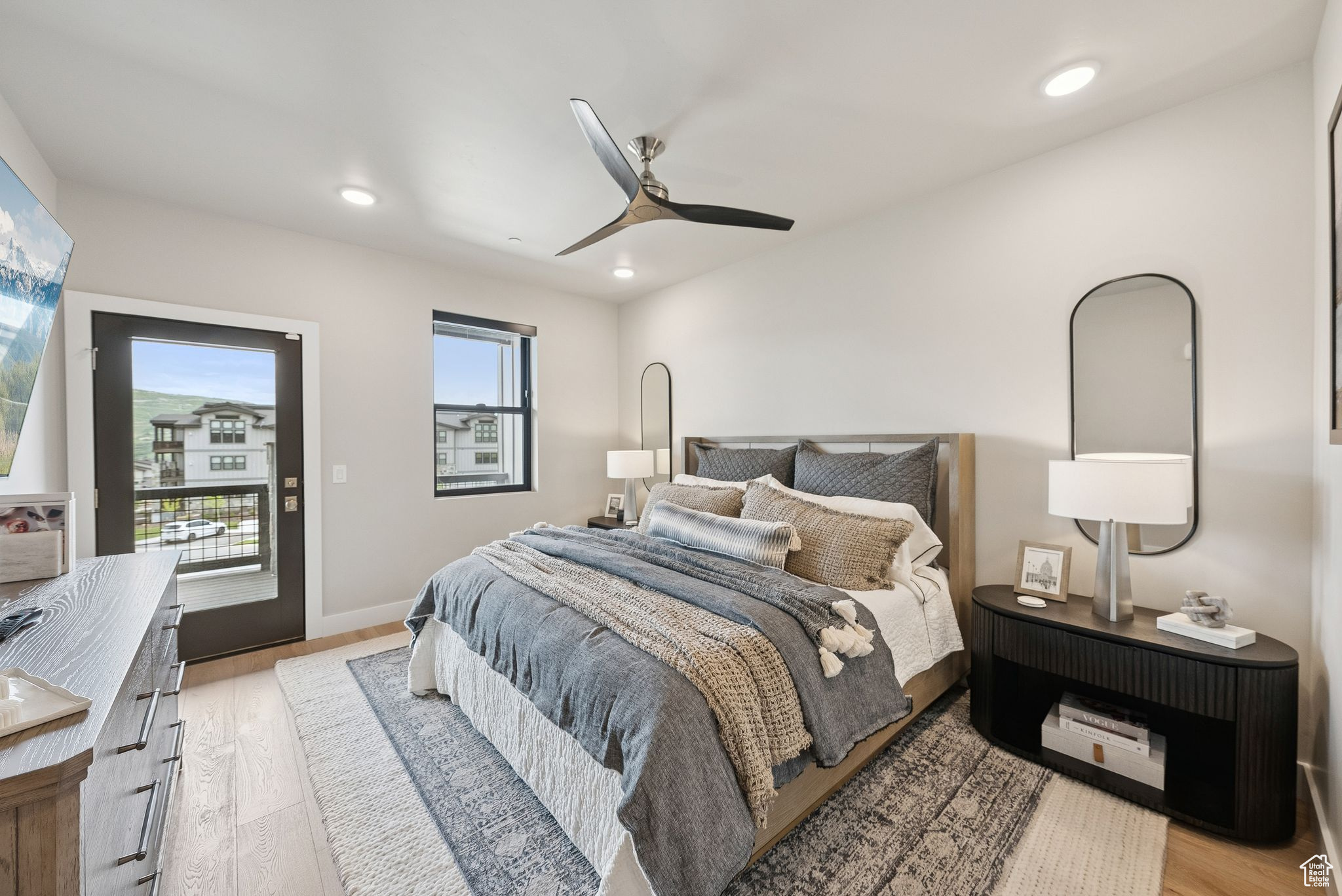 MAYFLOWER LAKESIDE - Residential