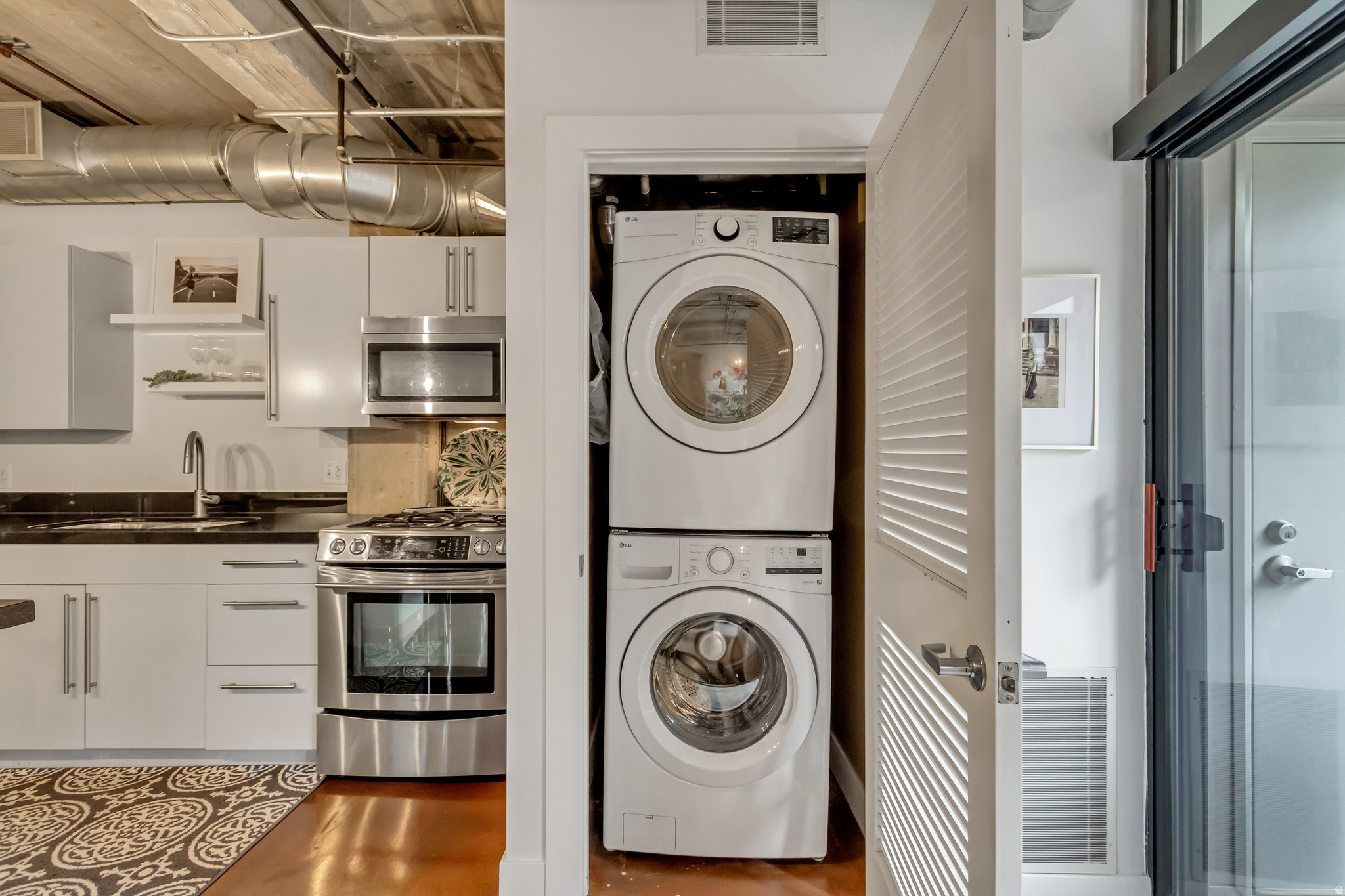 WESTGATE LOFTS - Residential