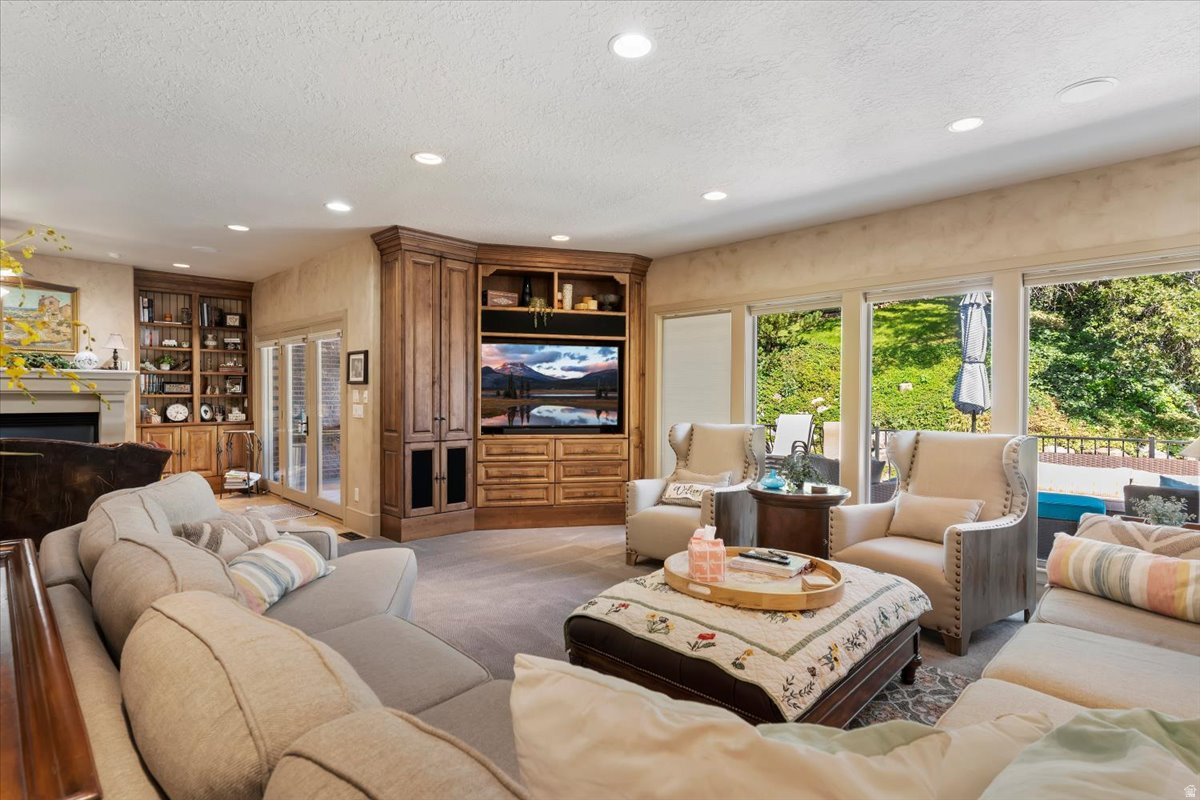 FAIRWAY COVE - Residential