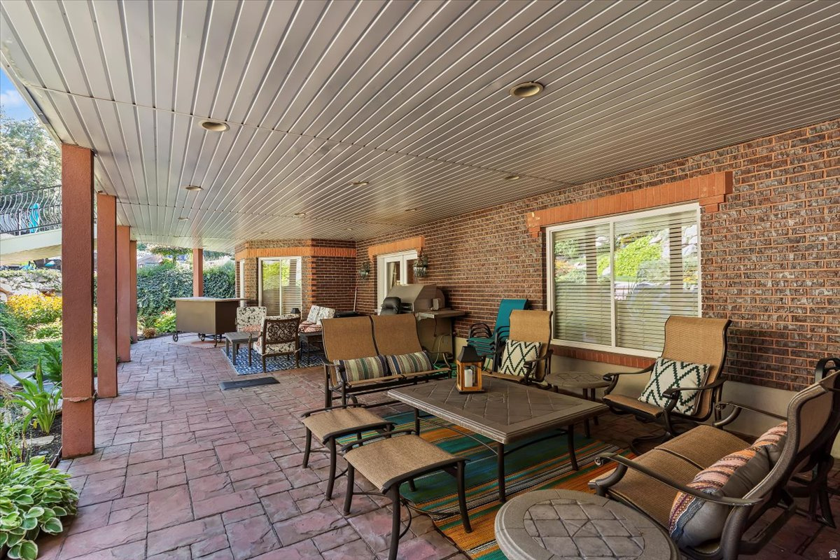 FAIRWAY COVE - Residential