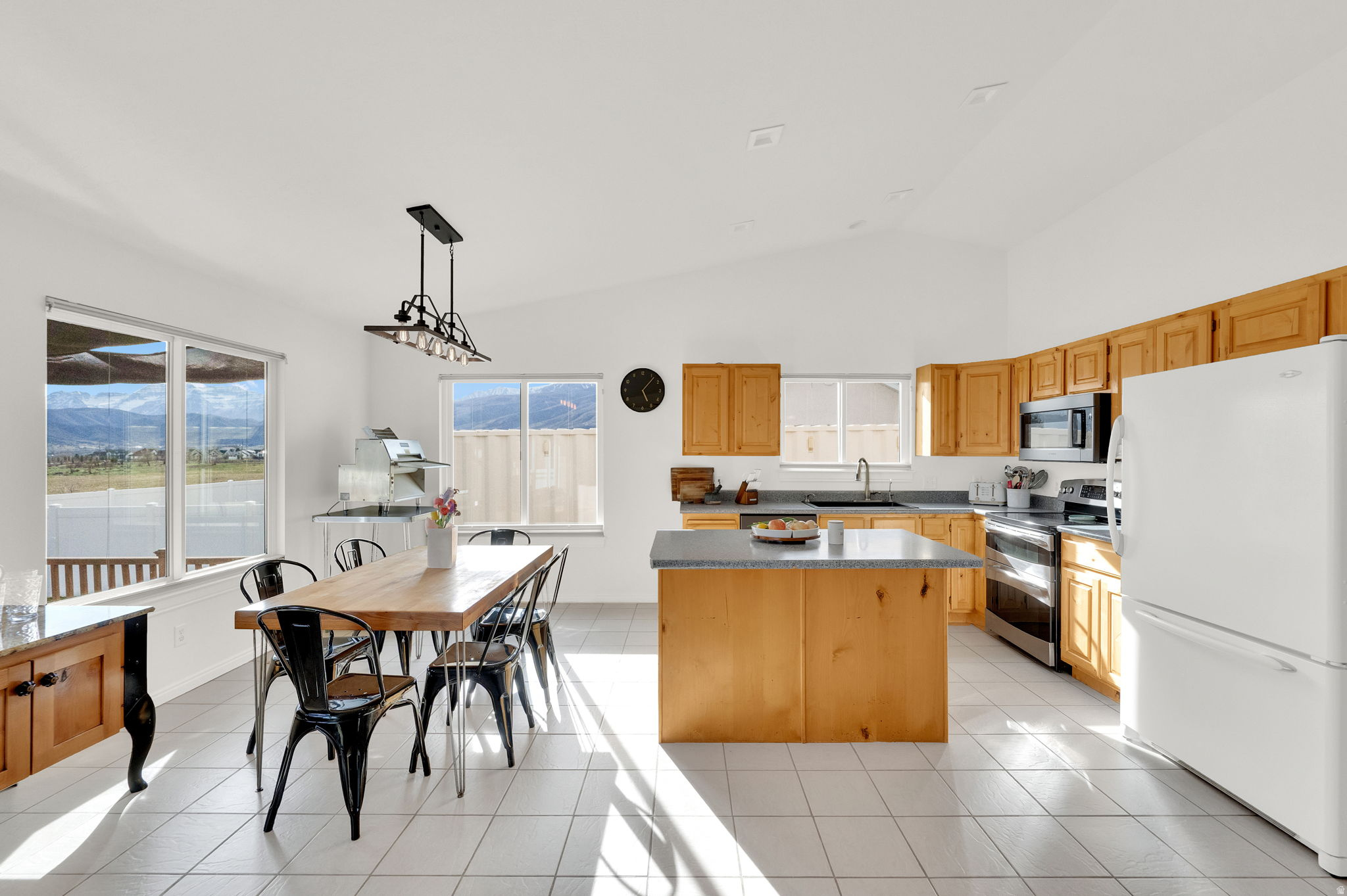 FOX DEN ESTATES - Residential