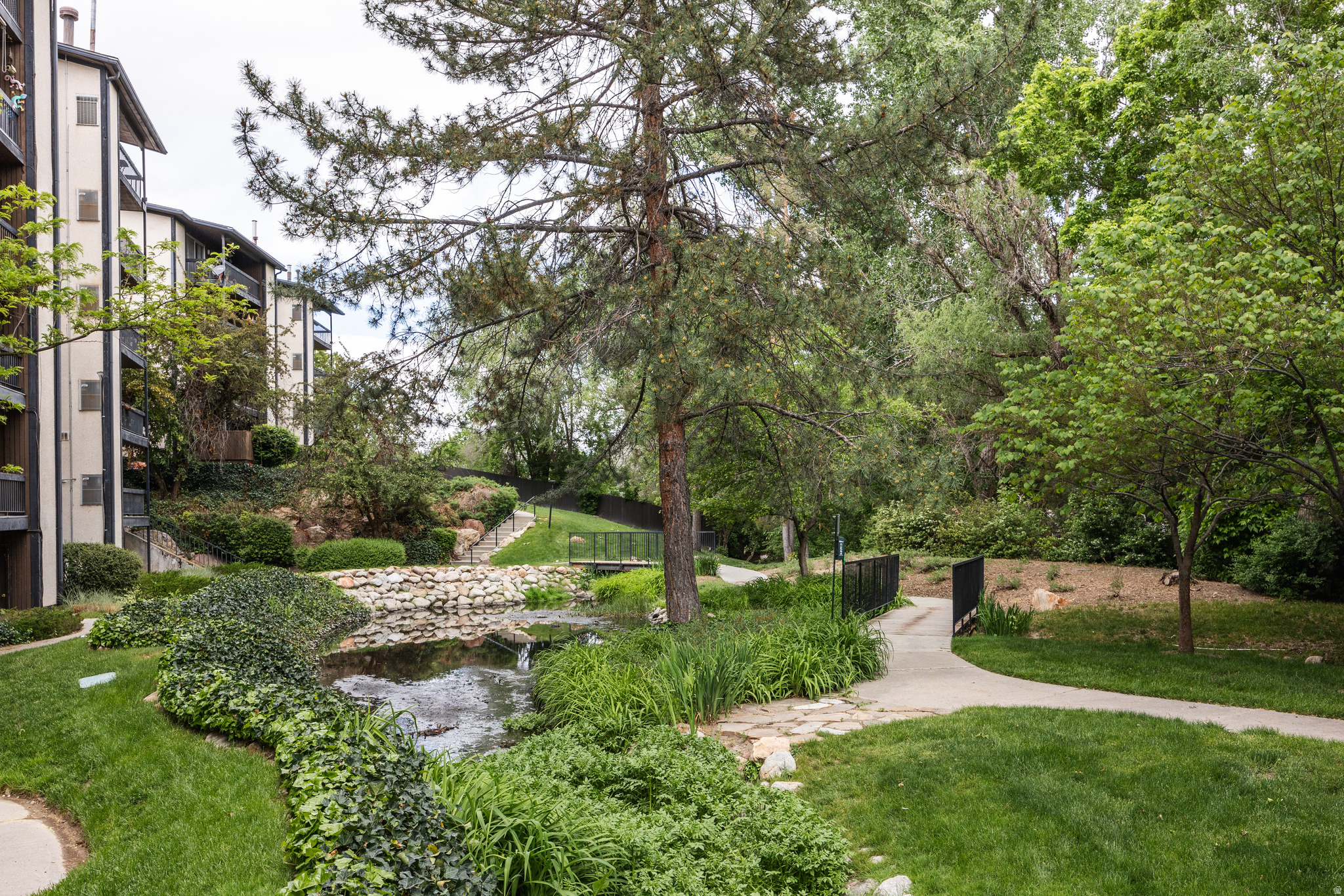 THREE FOUNTAINS EAST - Residential