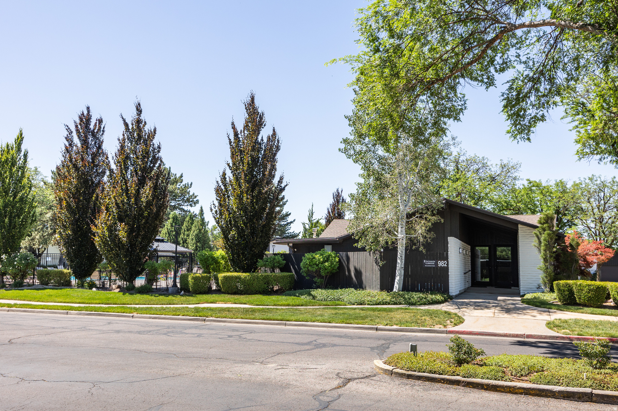 THREE FOUNTAINS EAST - Residential