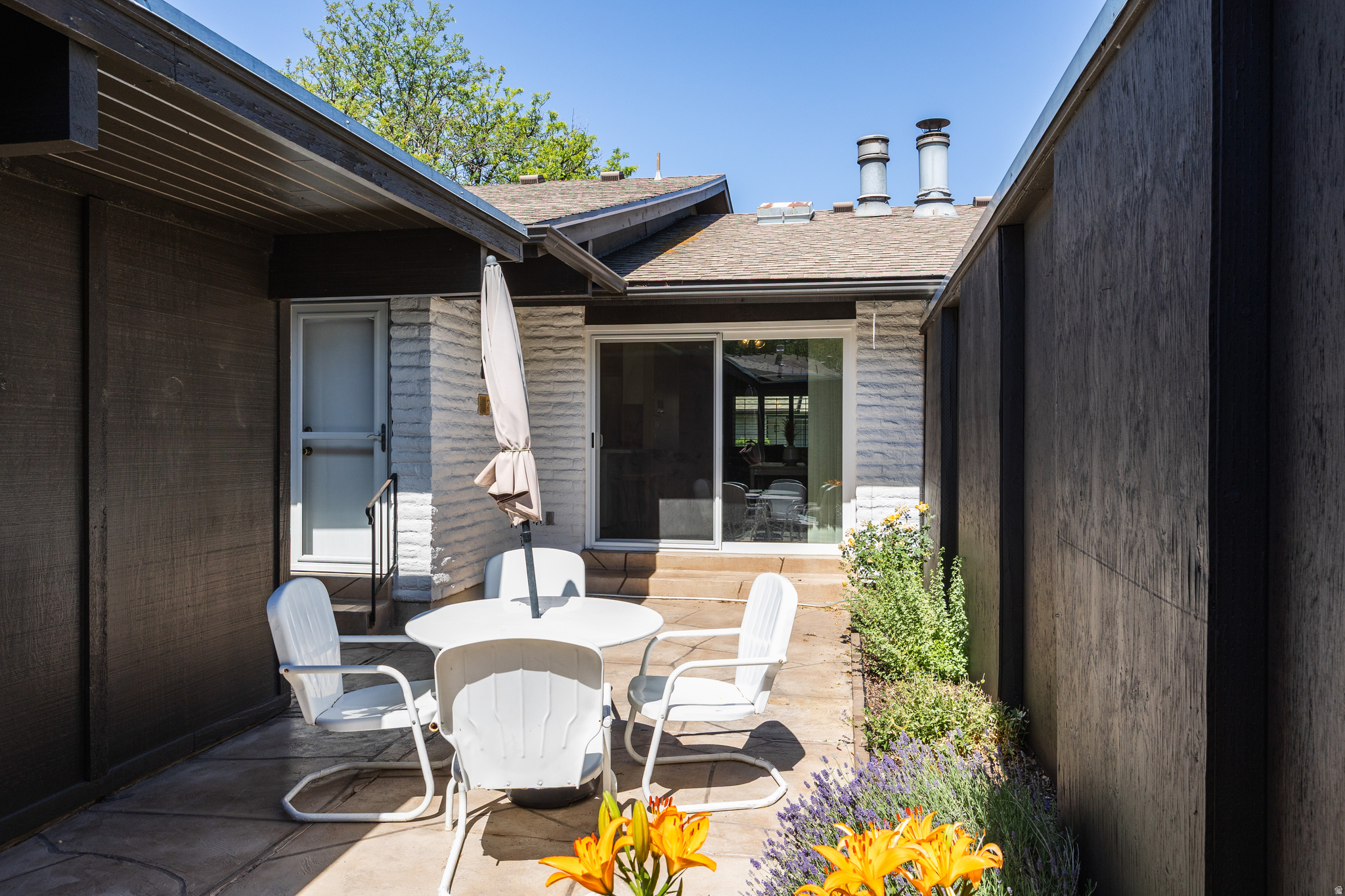 THREE FOUNTAINS EAST - Residential