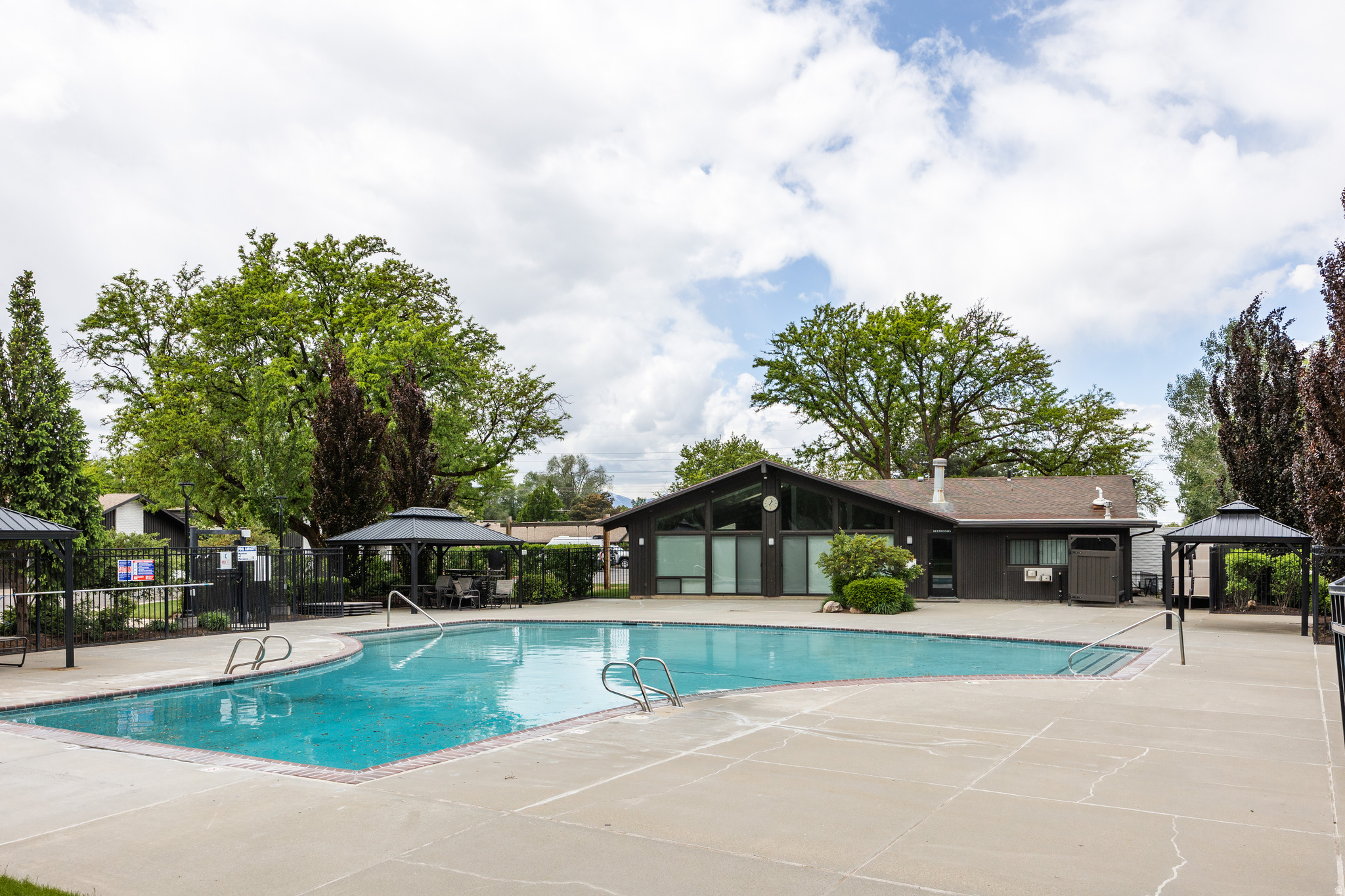 THREE FOUNTAINS EAST - Residential