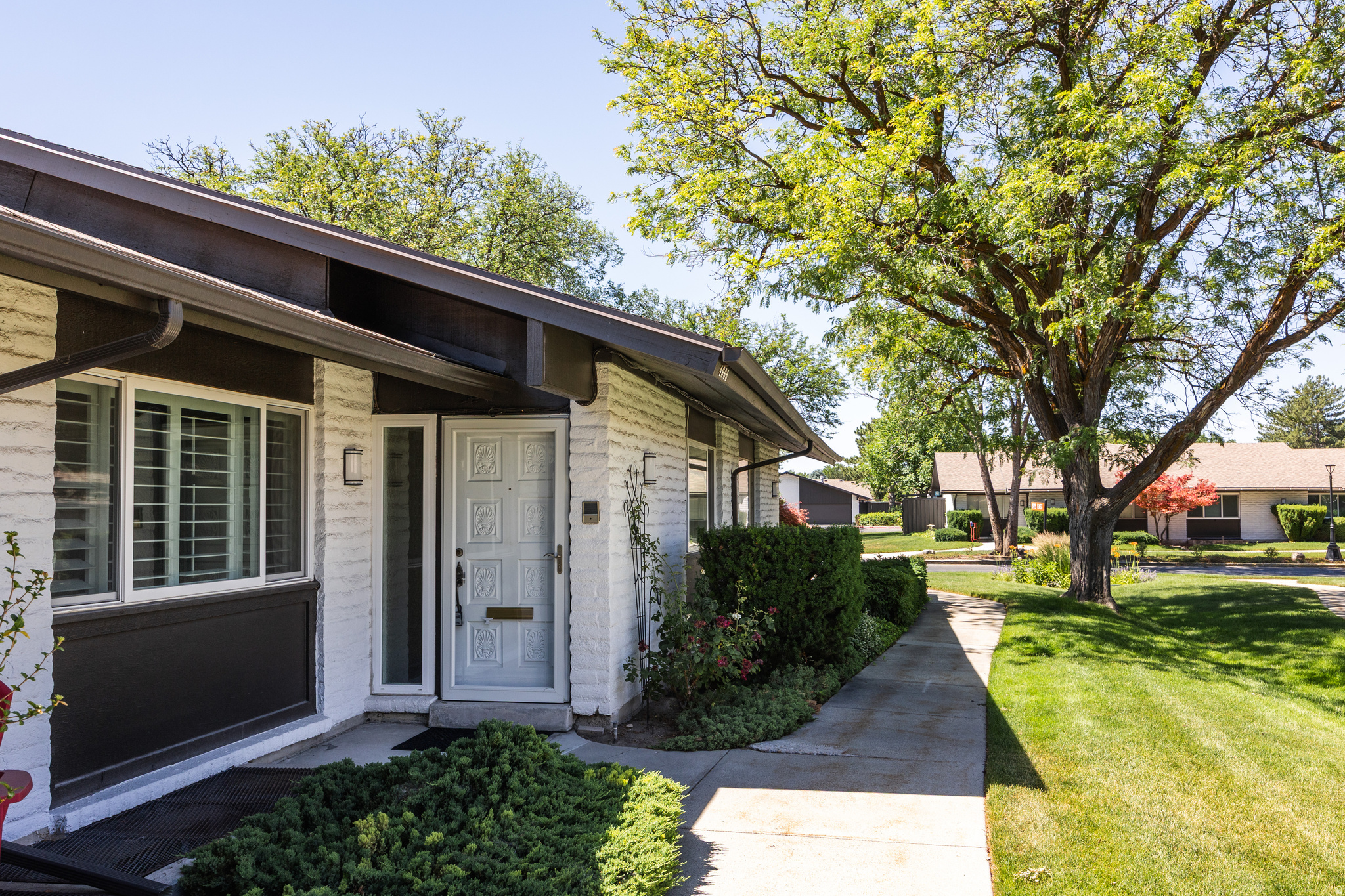 THREE FOUNTAINS EAST - Residential